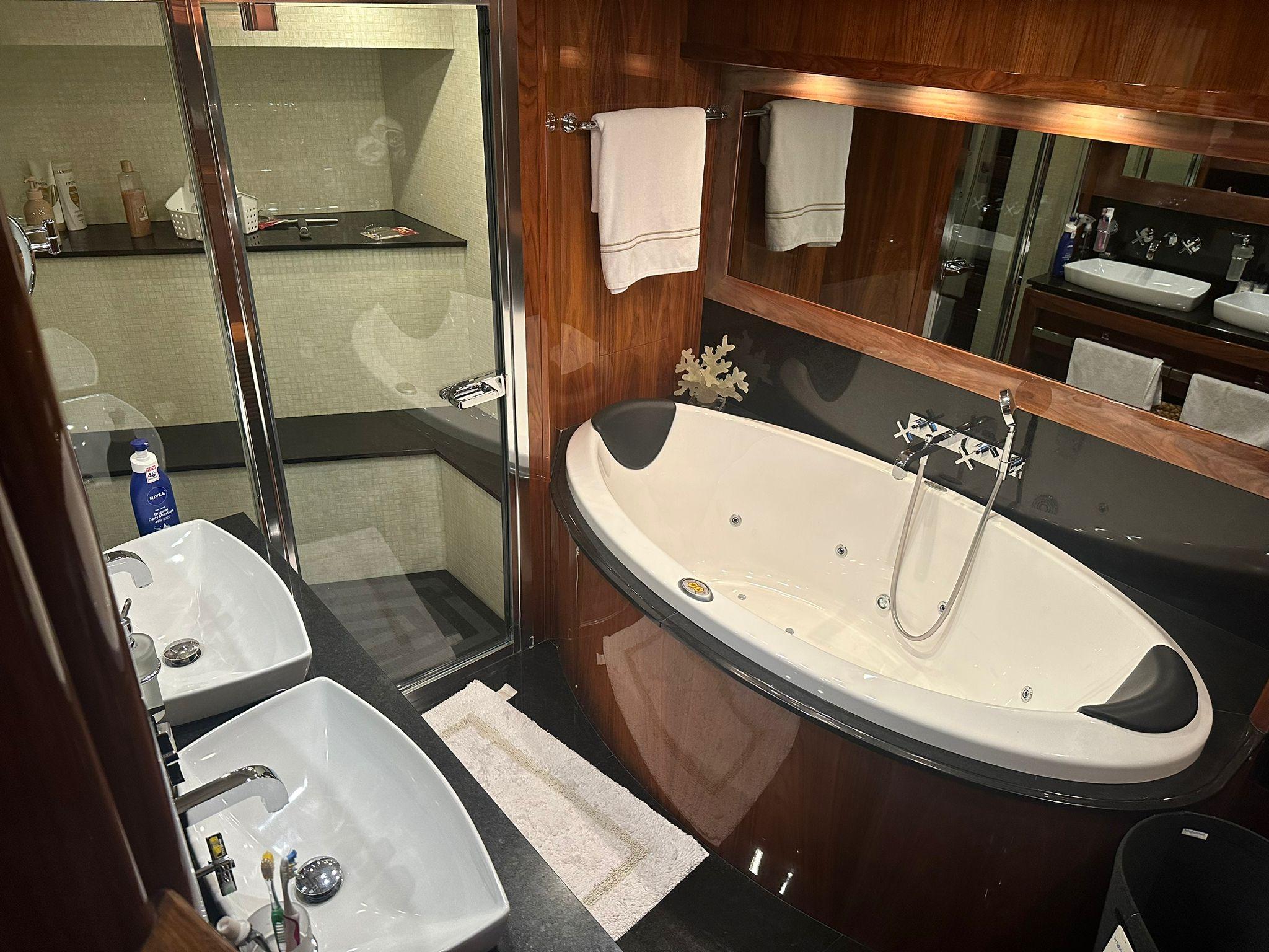2012 Sunseeker 112 – photo 45