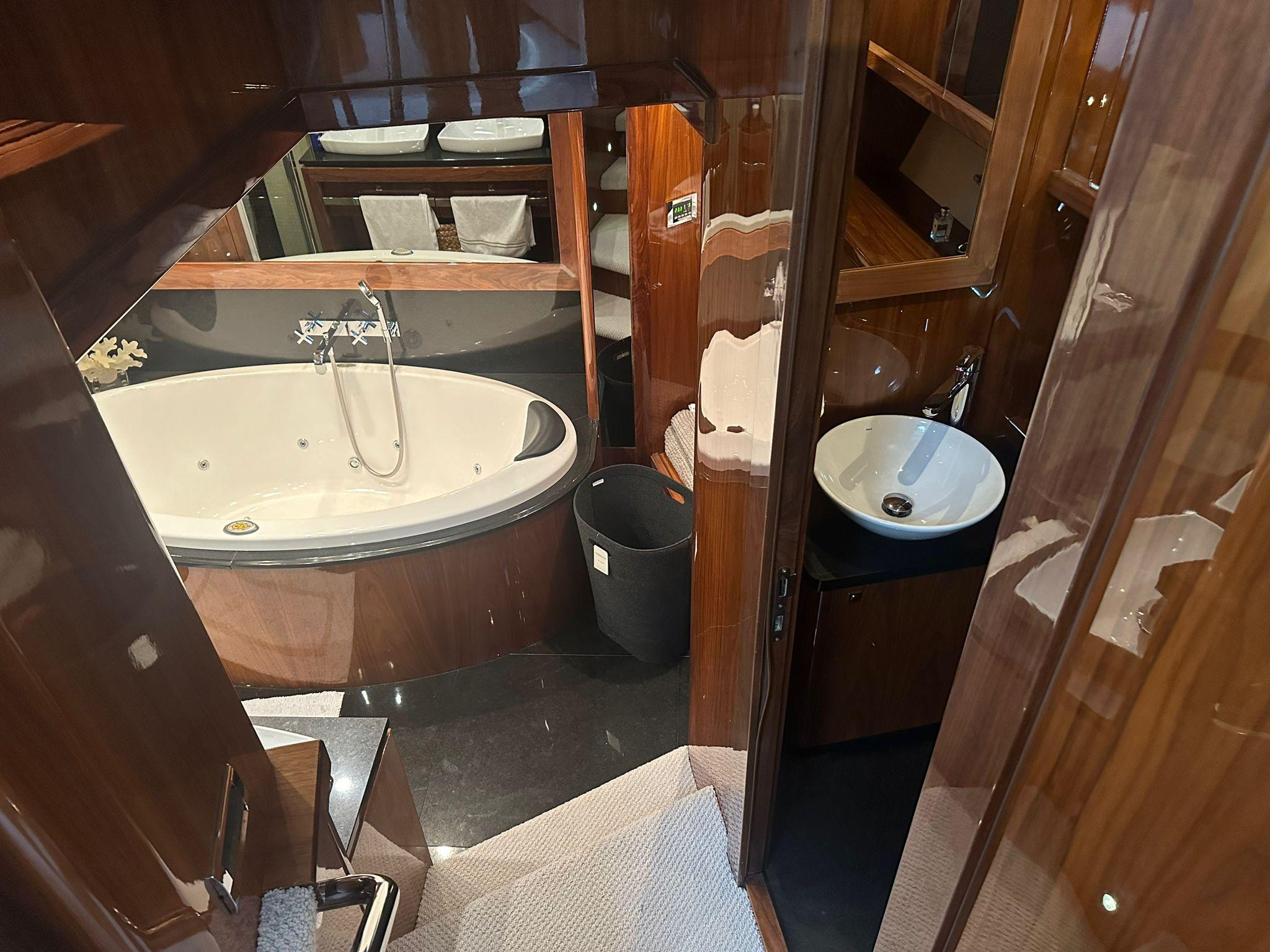 2012 Sunseeker 112 – photo 47