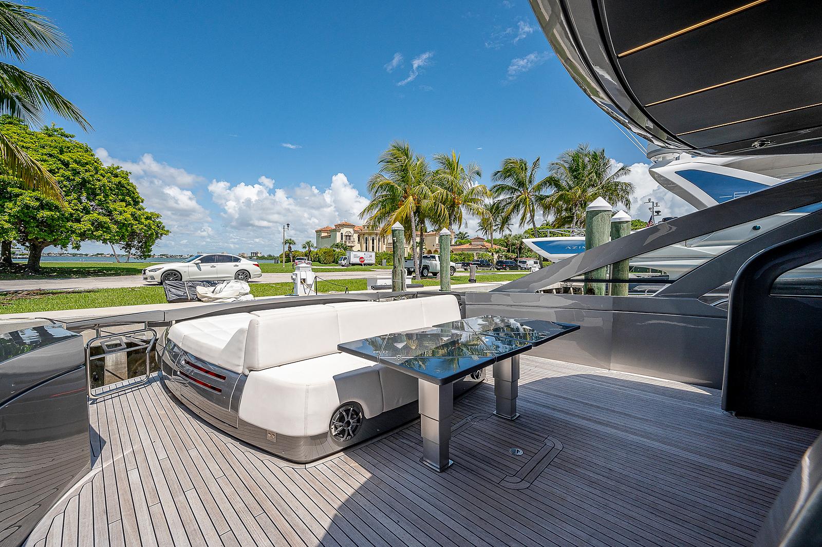 2015 Pershing 7X – photo 27