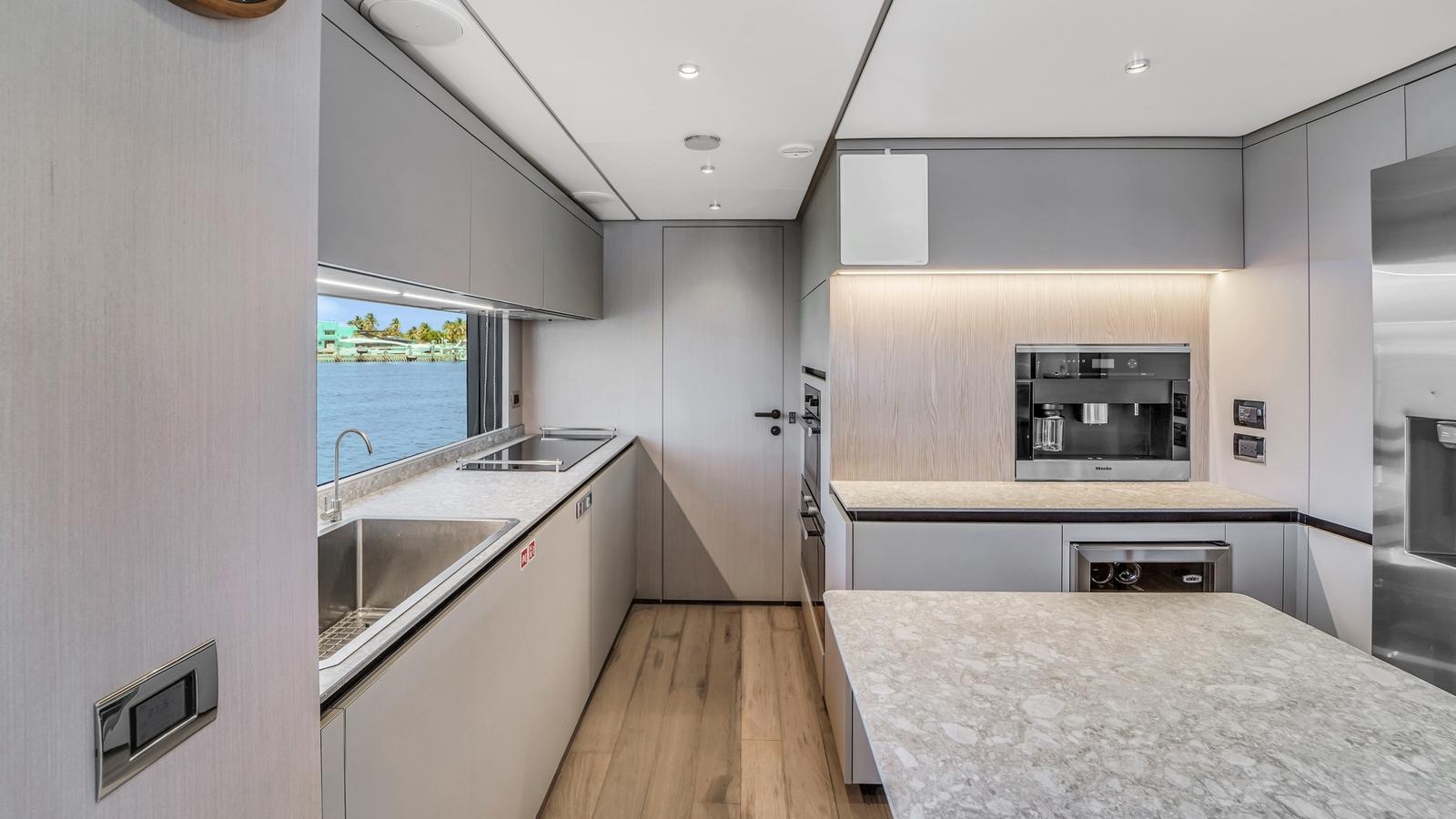 2022 Ferretti Yachts 1000 – photo 26
