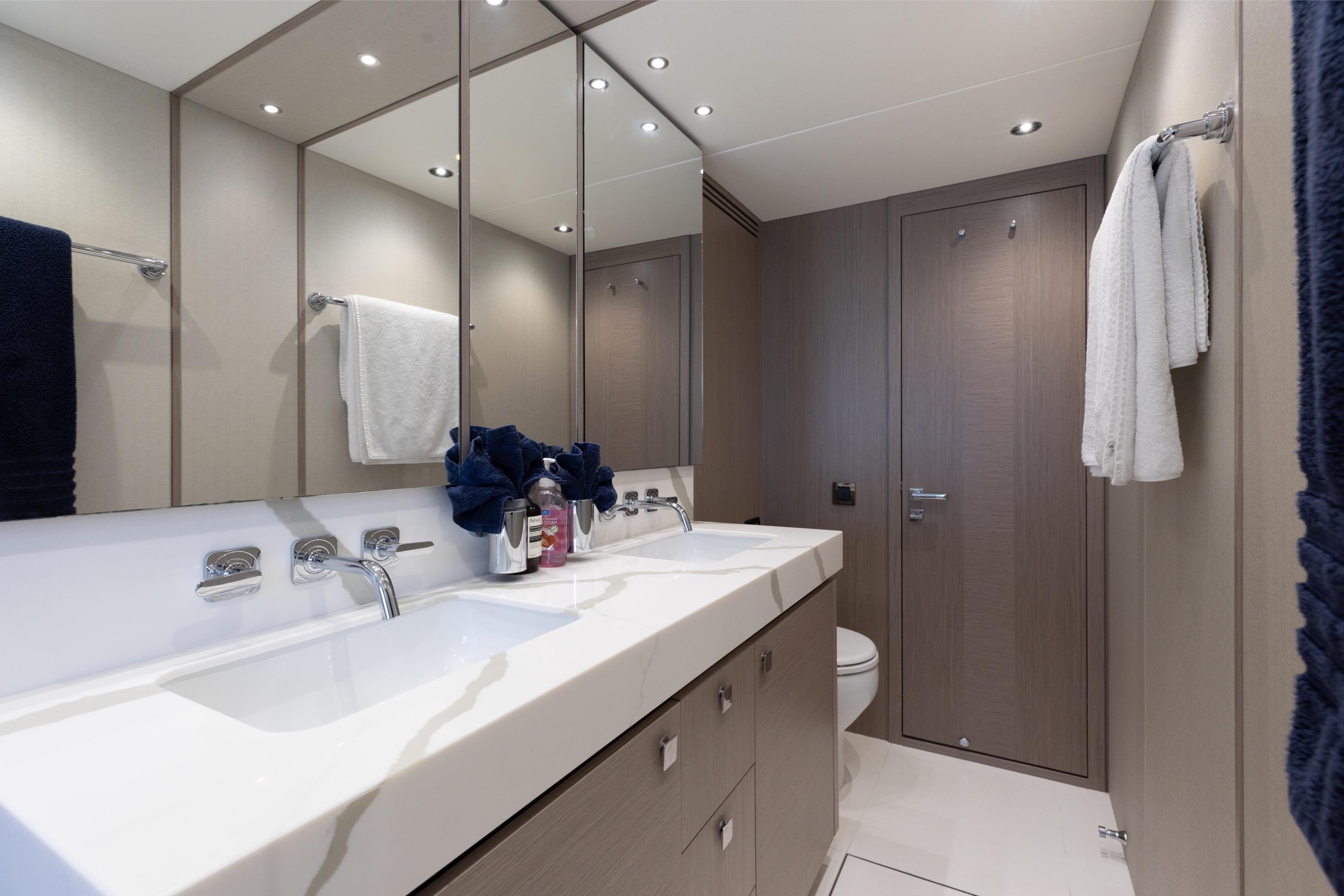 2022 Sunseeker 76 Yacht – photo 34
