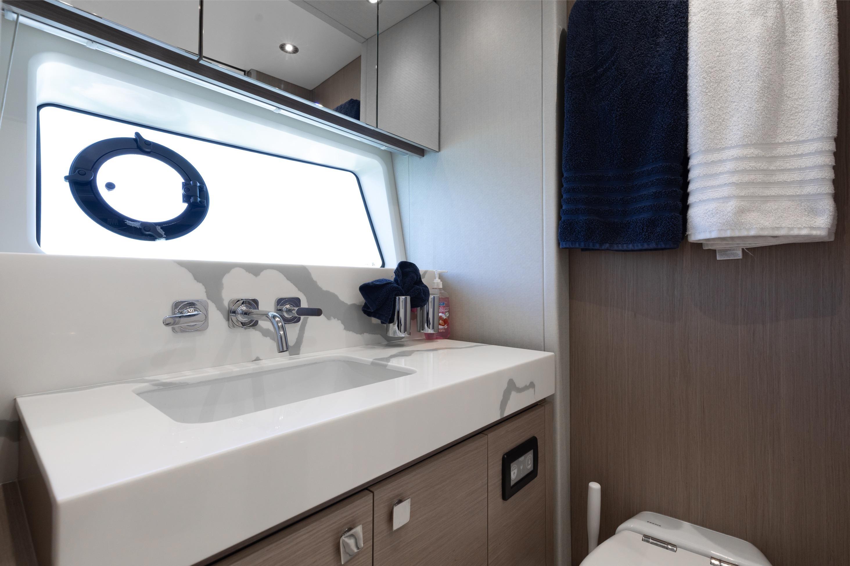 2022 Sunseeker 76 Yacht – photo 42