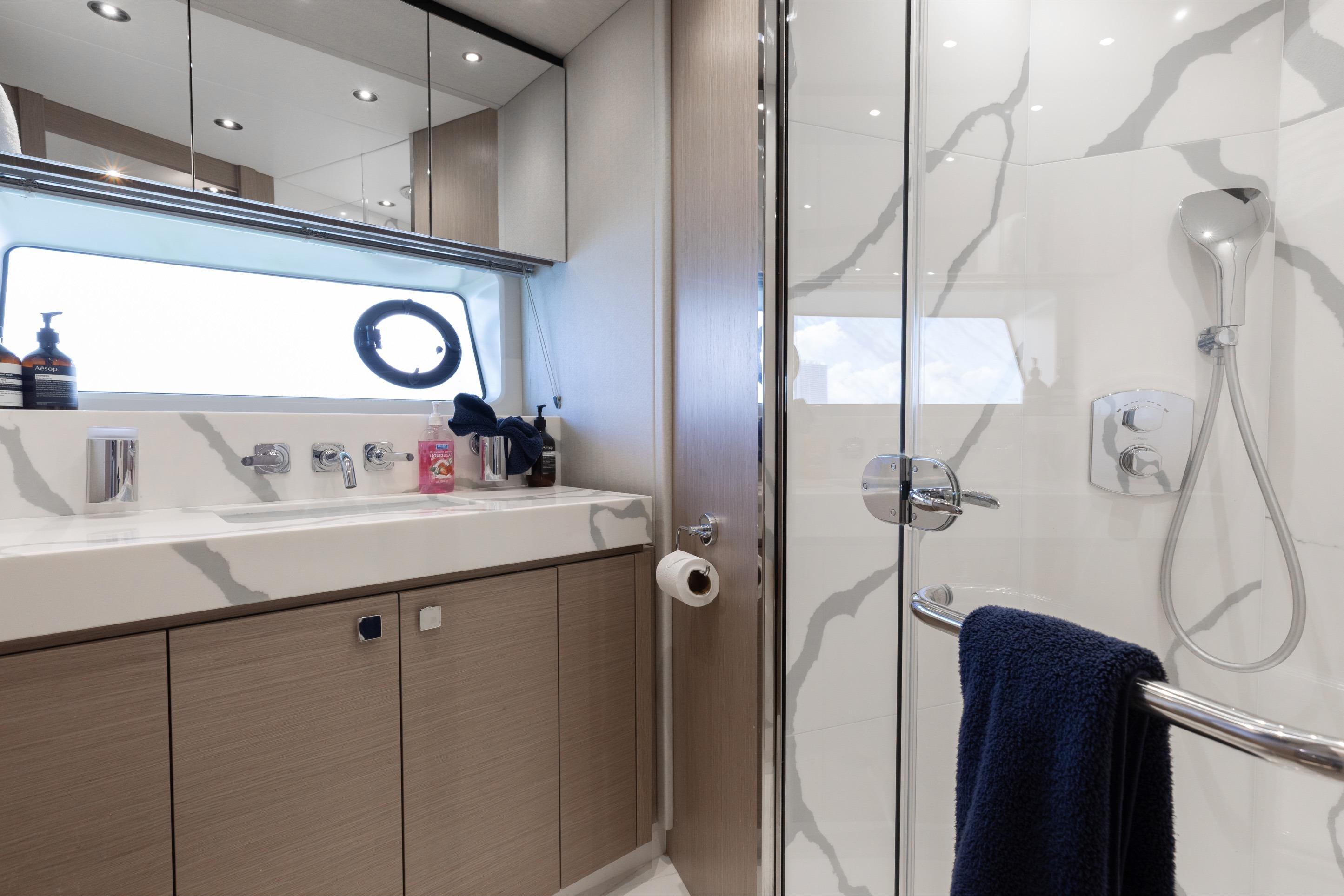 2022 Sunseeker 76 Yacht – photo 47