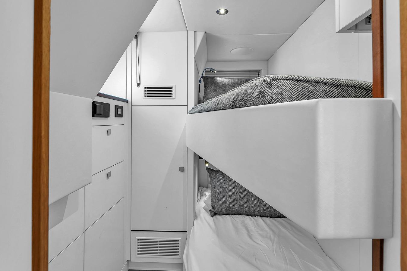2024 Sunseeker 88 Yacht – photo 33