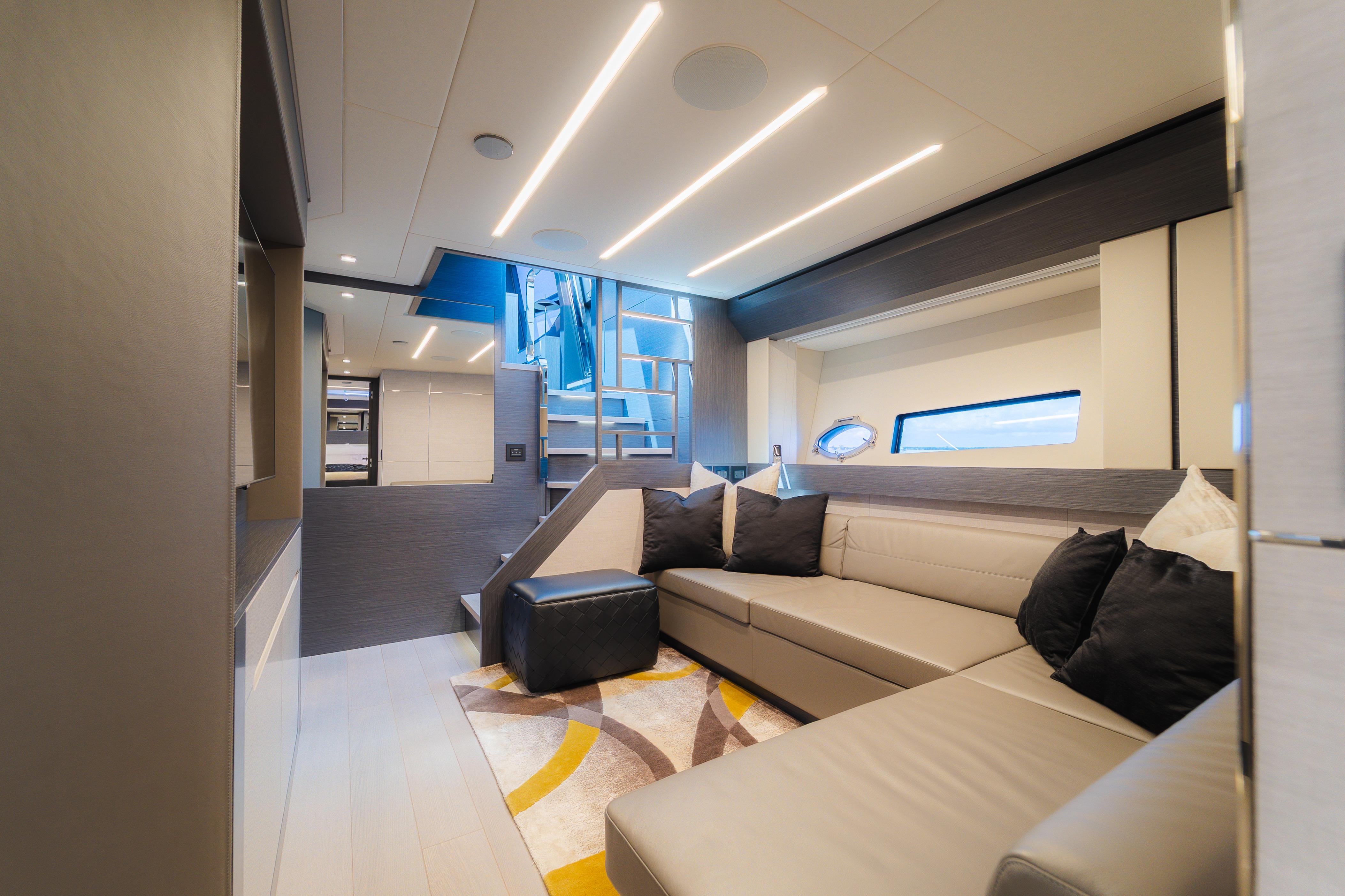 2021 Pershing 8X – photo 17