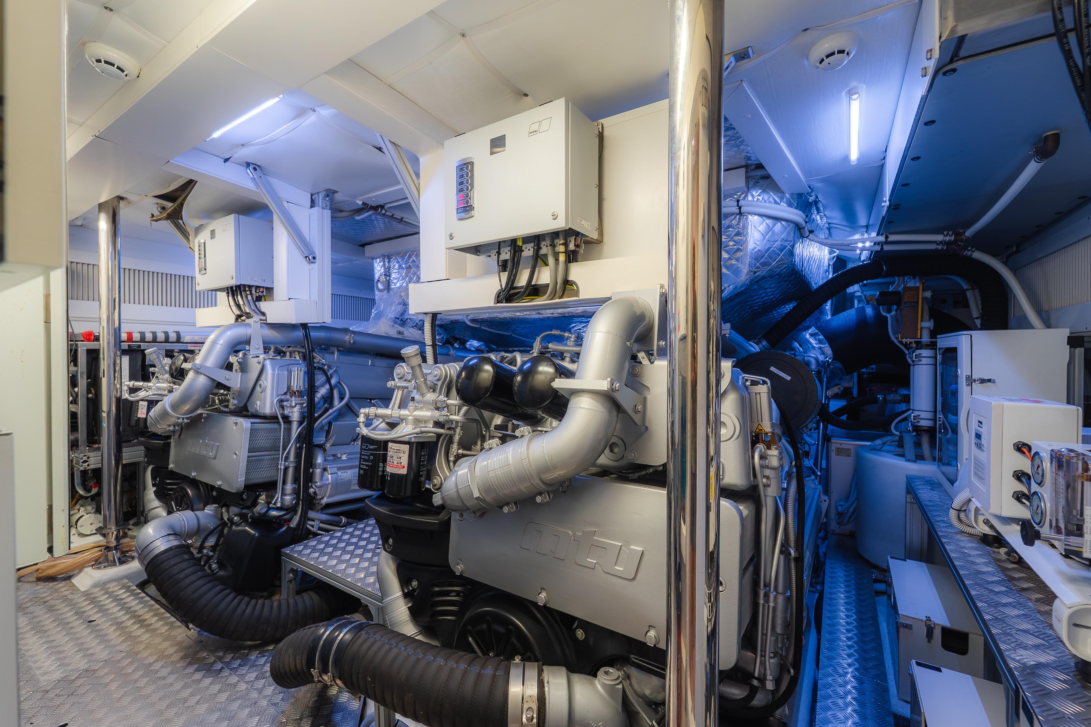 2021 Pershing 8X – photo 27