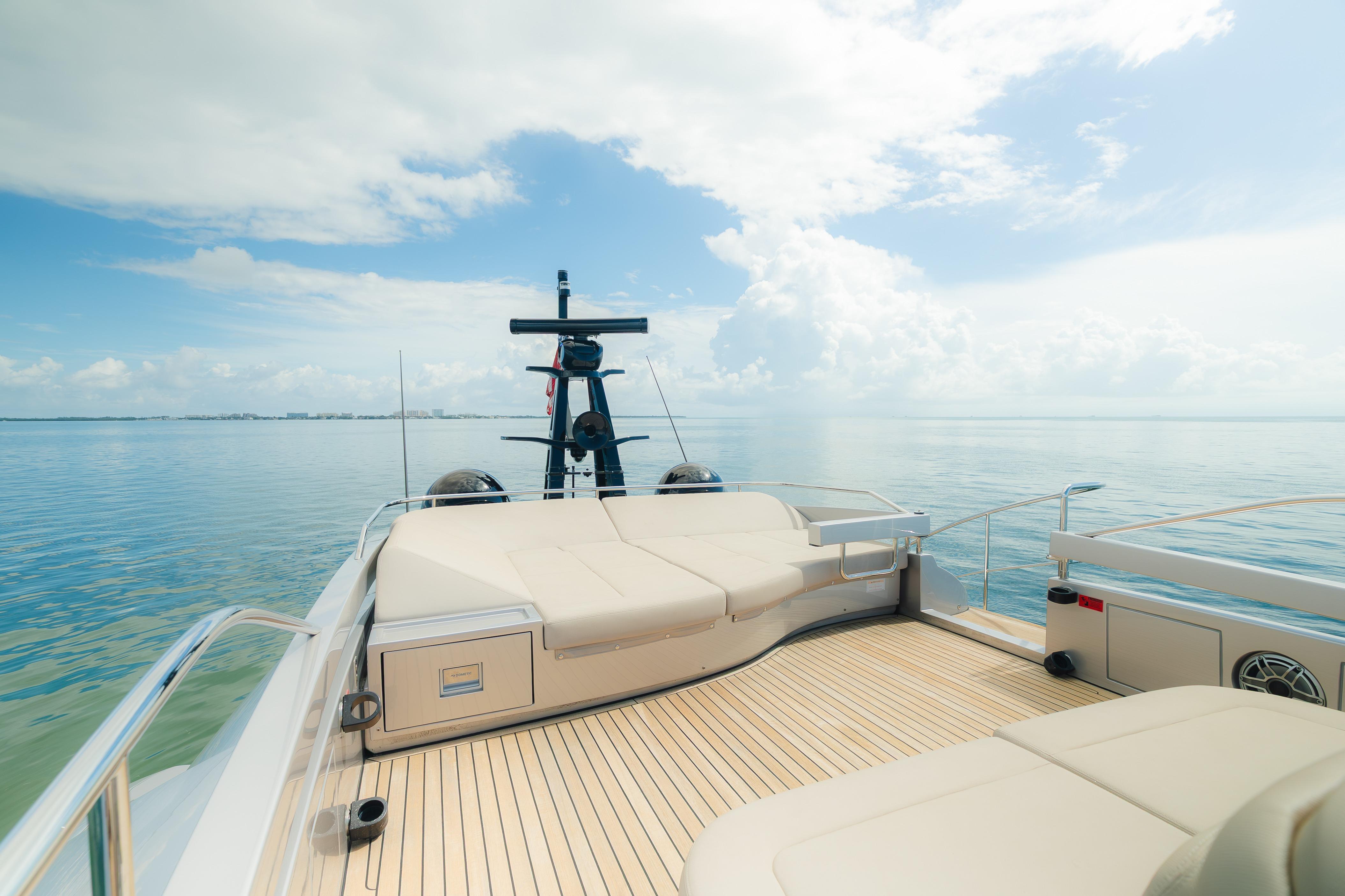 2021 Pershing 8X – photo 30
