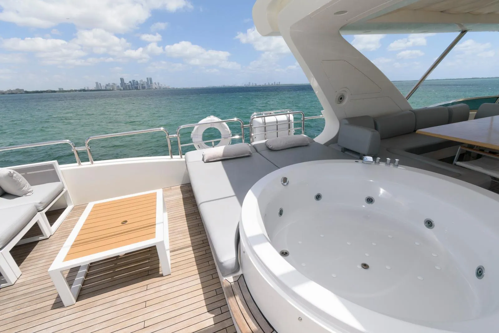 2013 Azimut Yachts 84 Flybridge – photo 3