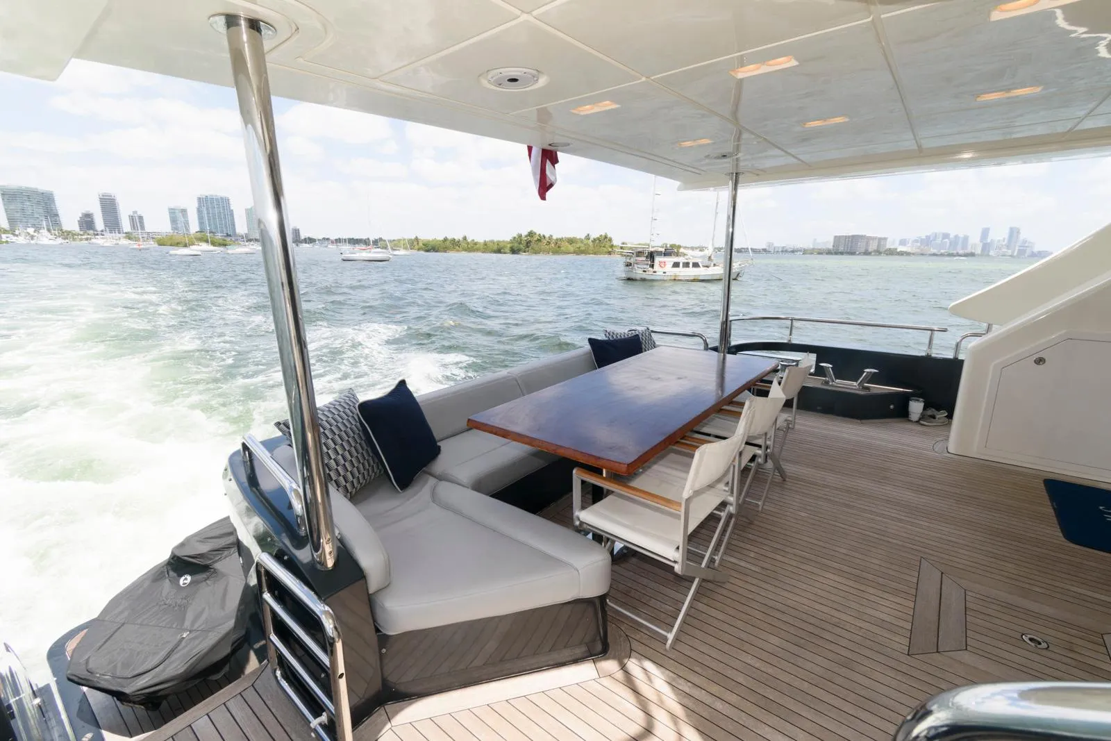2013 Azimut Yachts 84 Flybridge – photo 30