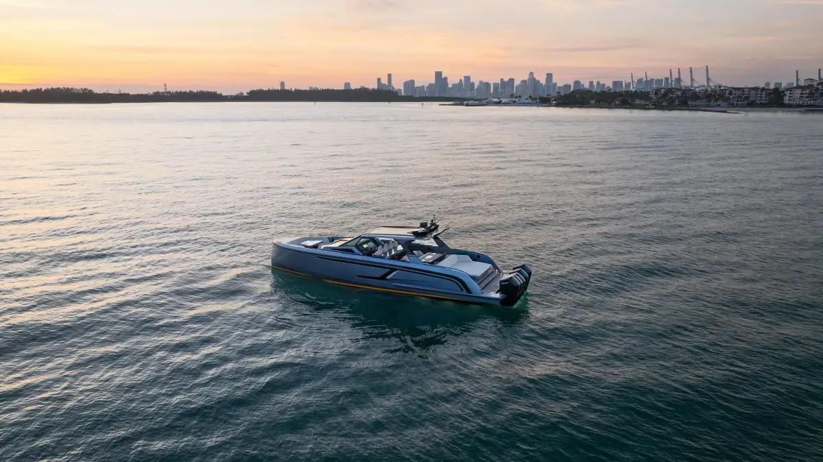 2025 Vanquish Yachts VQ55 Sports Line Outboard – photo 2