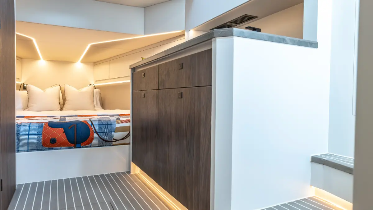 2025 Vanquish Yachts VQ55 Sports Line Outboard – photo 3