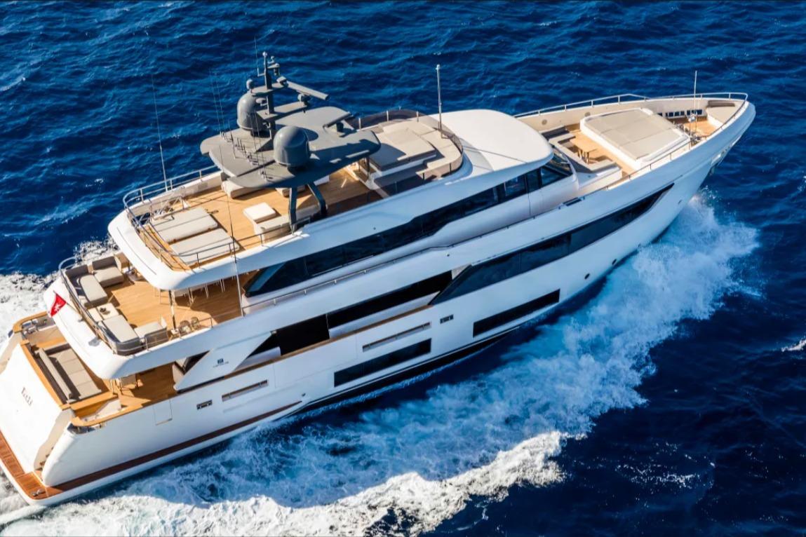 2018 Custom Line Navetta 33 – photo 2