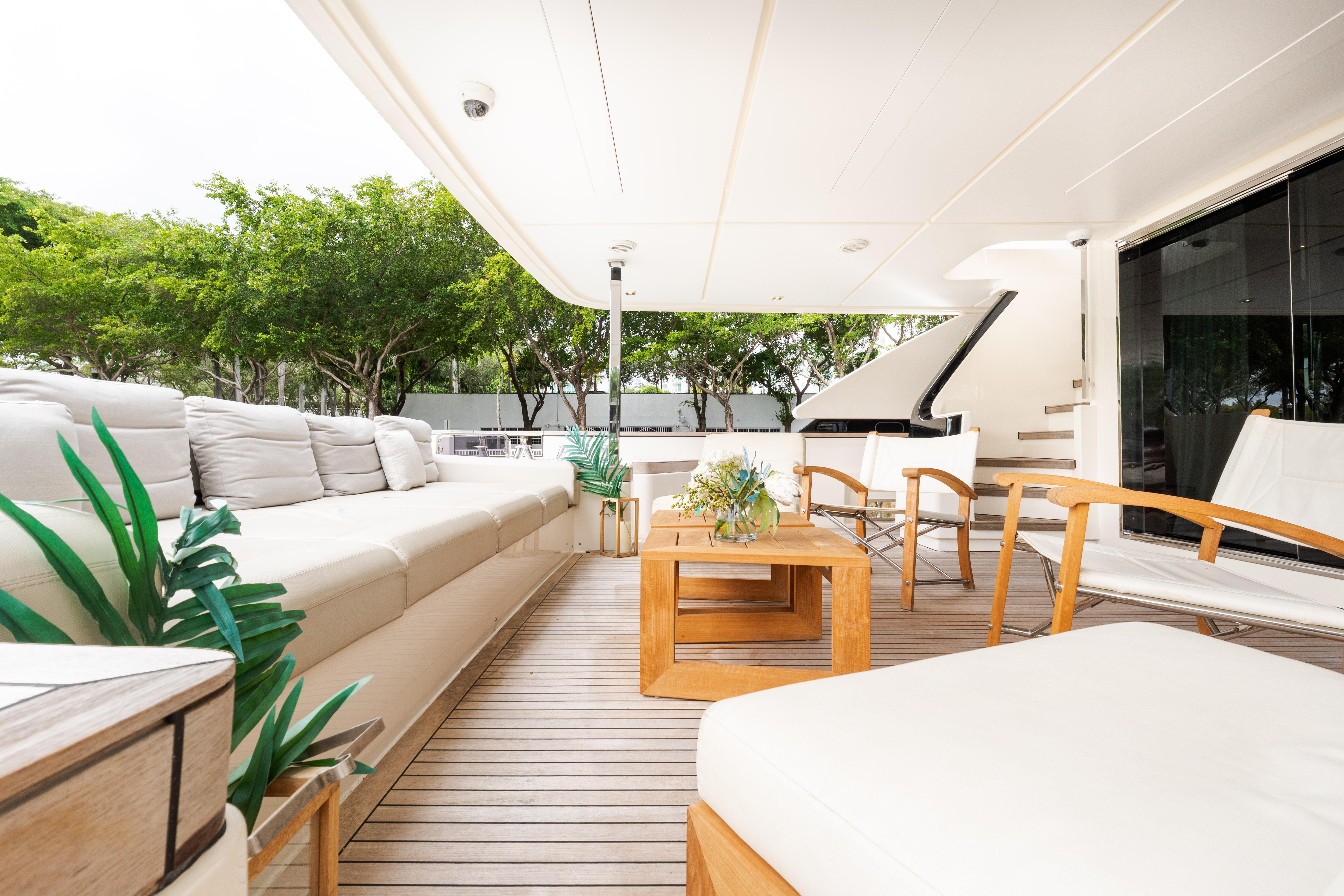2018 Custom Line Navetta 33 – photo 6