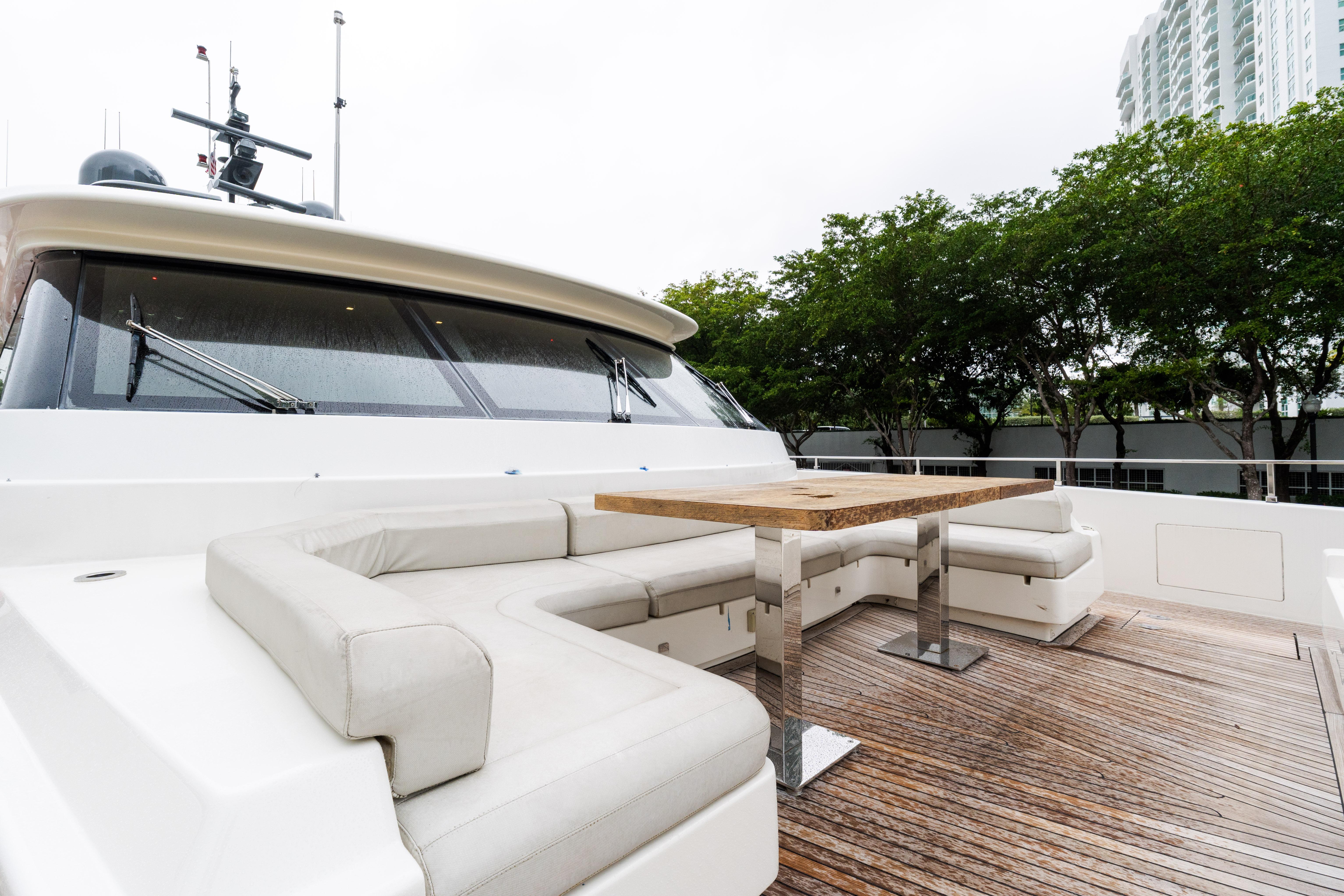 2018 Custom Line Navetta 33 – photo 10
