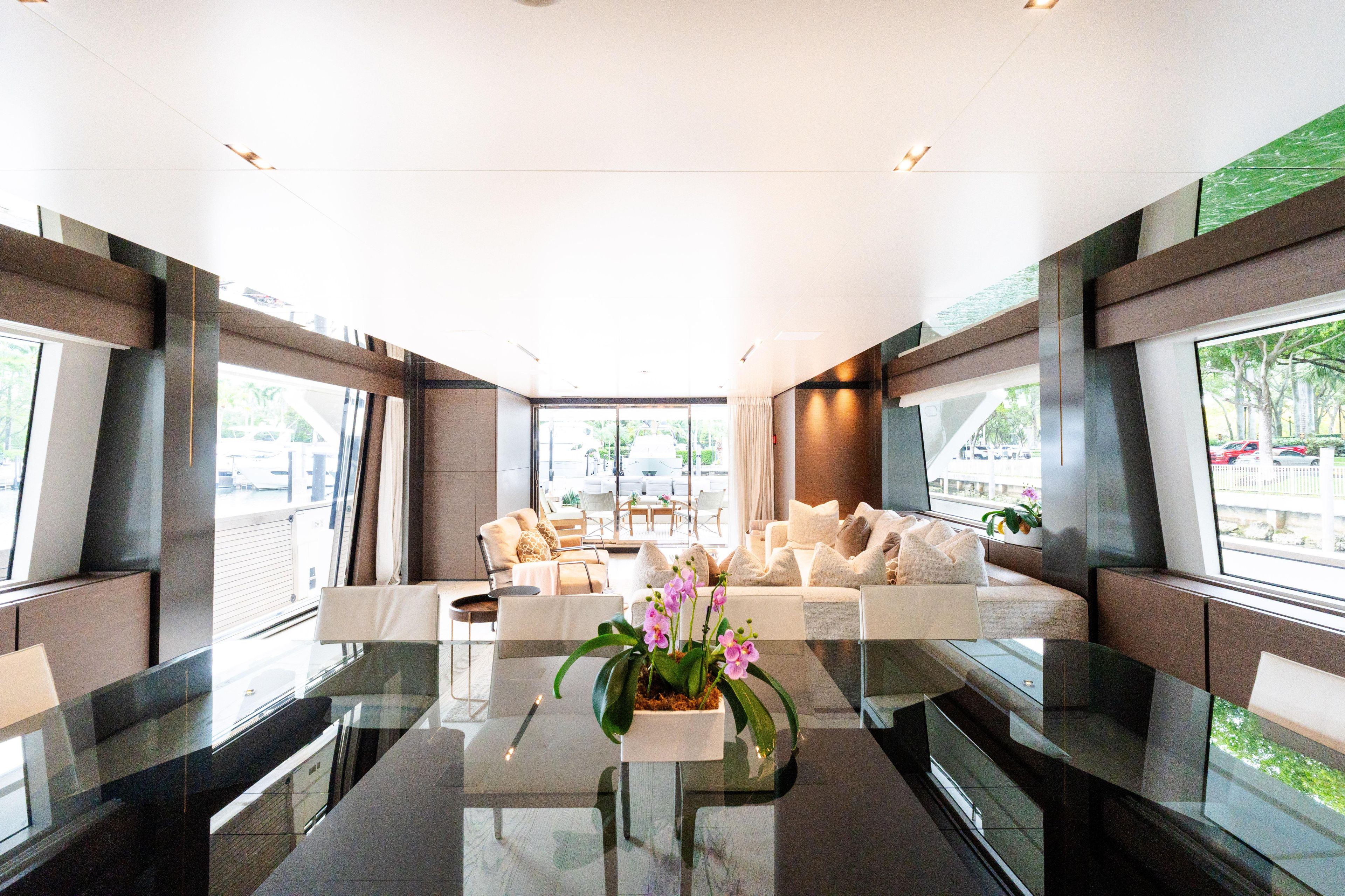 2018 Custom Line Navetta 33 – photo 18
