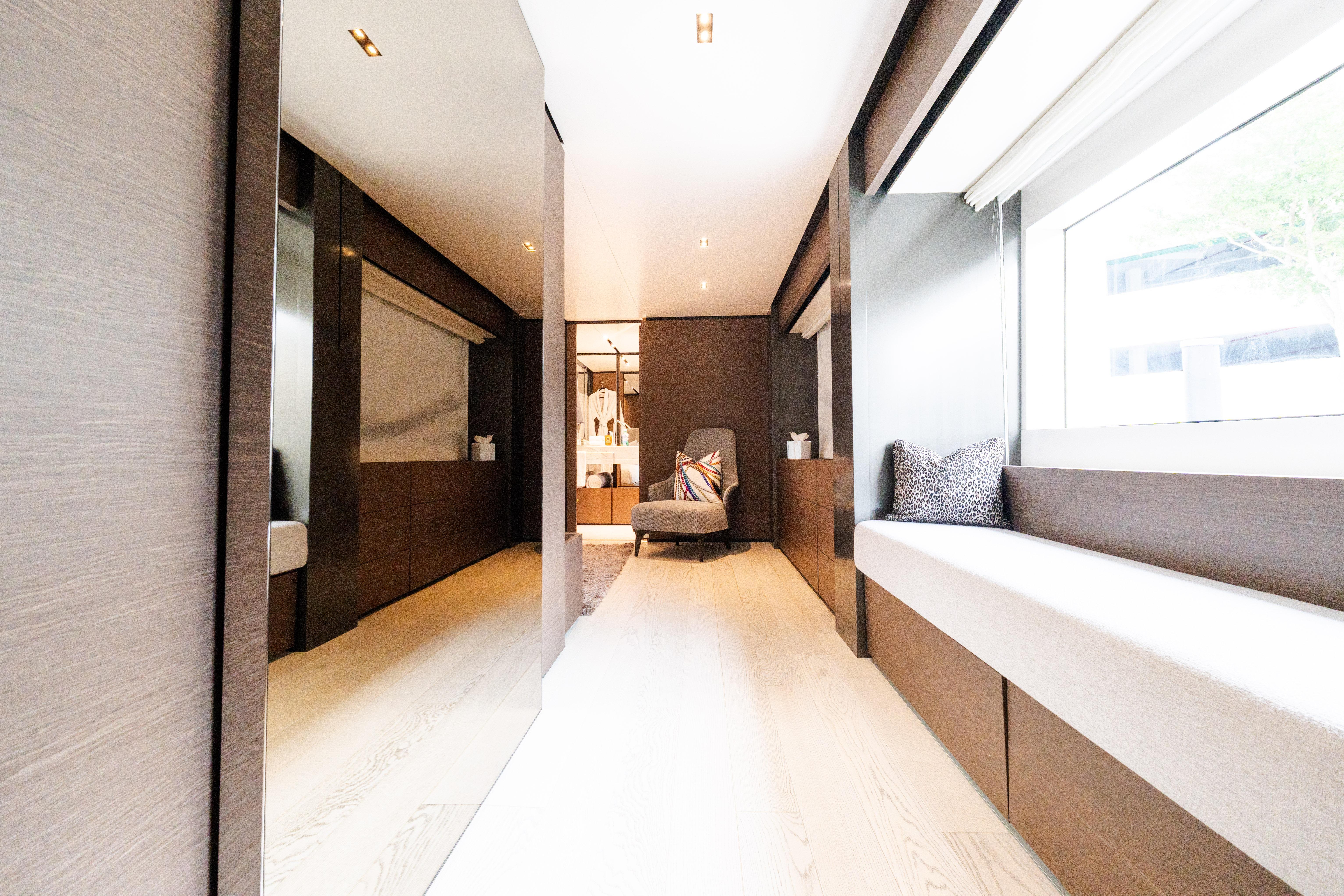 2018 Custom Line Navetta 33 – photo 21