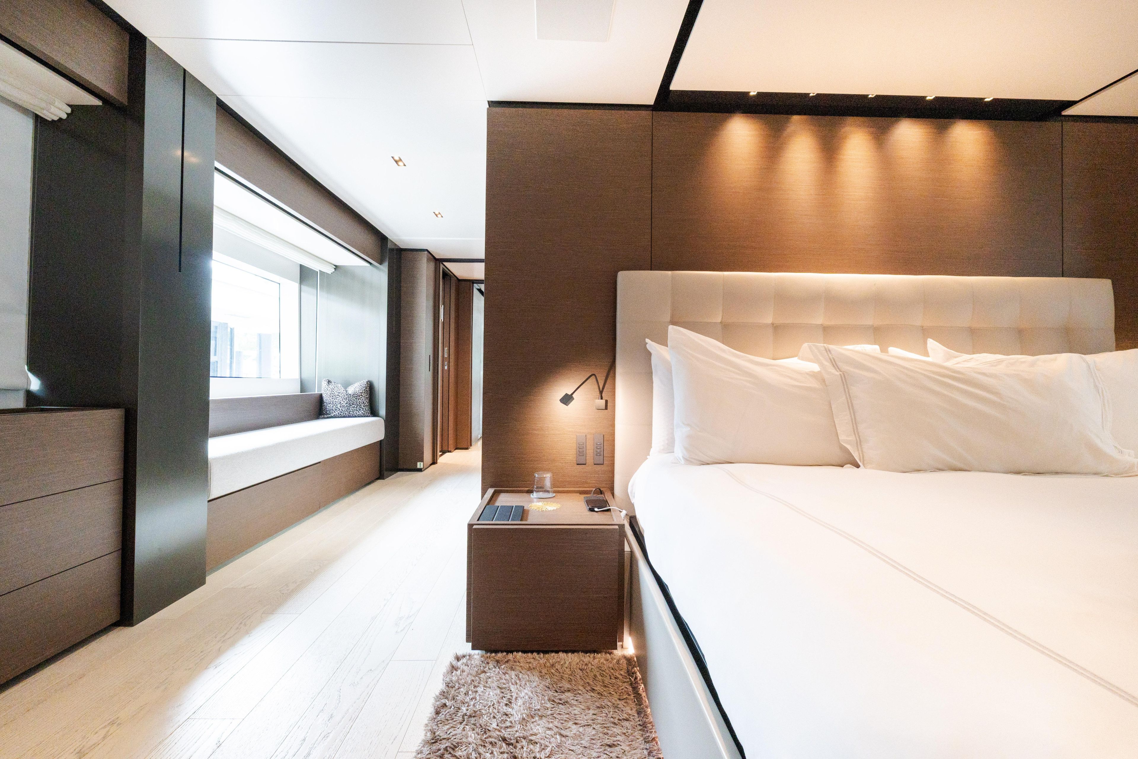 2018 Custom Line Navetta 33 – photo 24