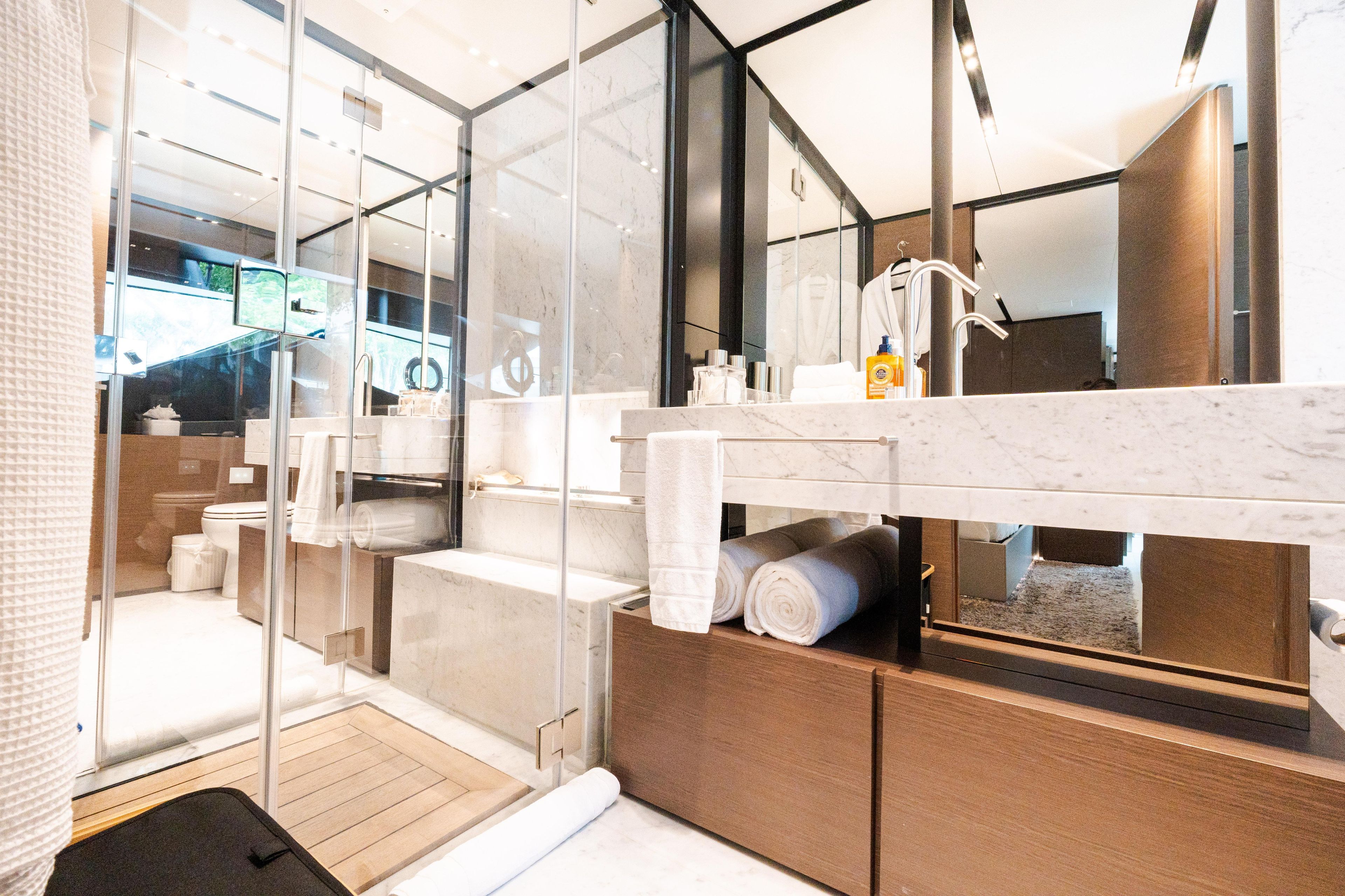2018 Custom Line Navetta 33 – photo 28