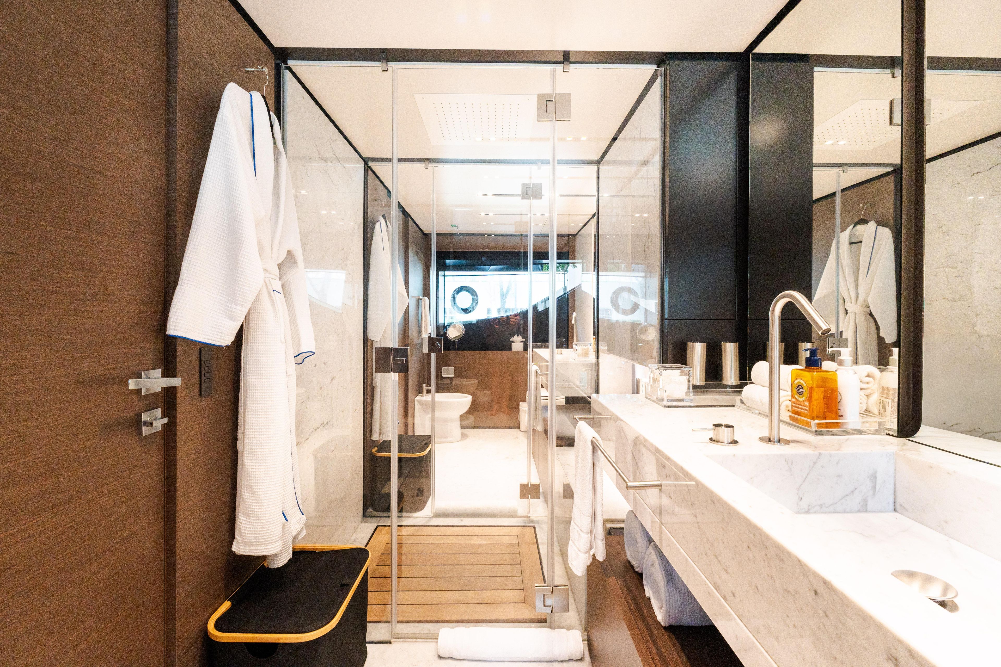 2018 Custom Line Navetta 33 – photo 26