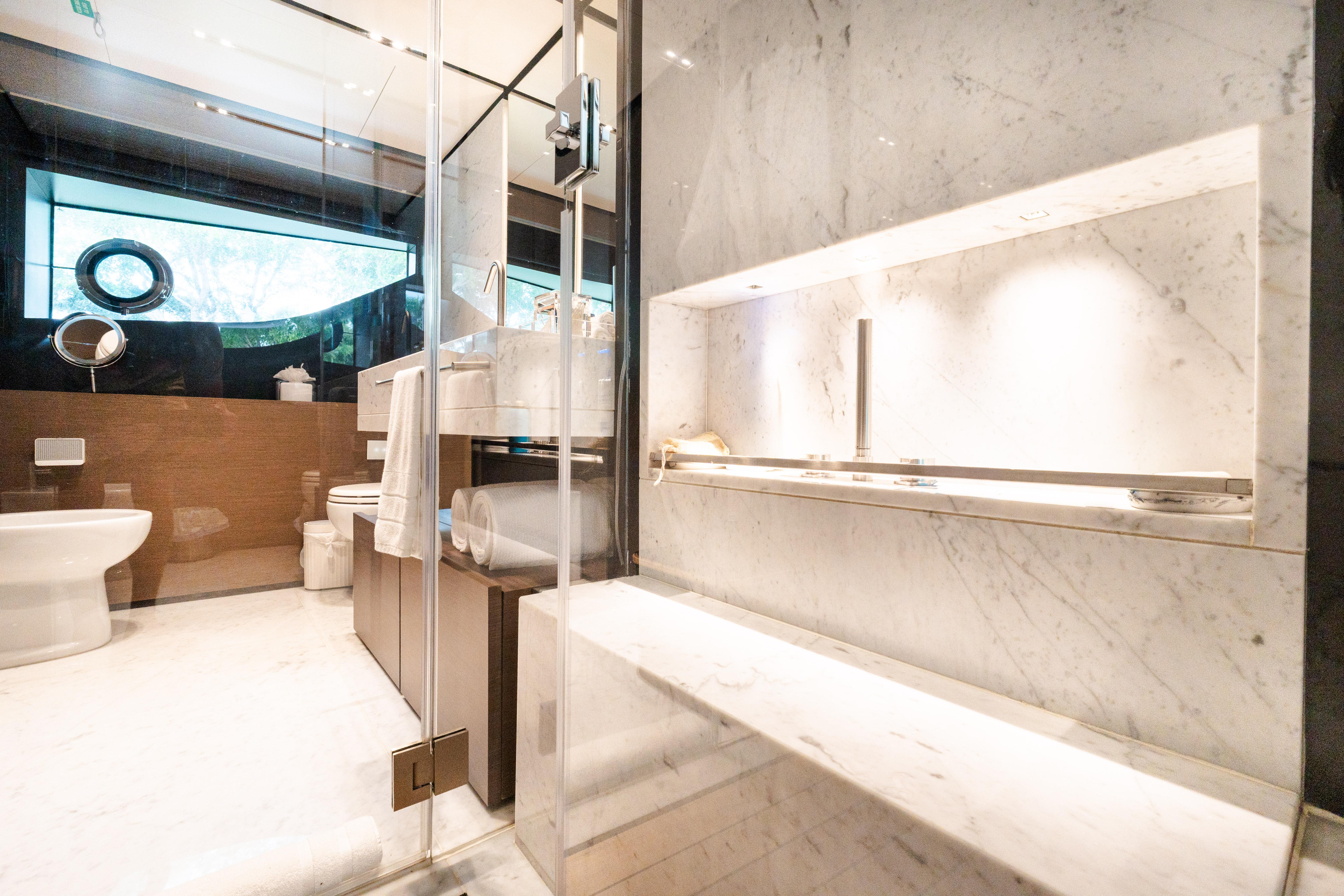 2018 Custom Line Navetta 33 – photo 27