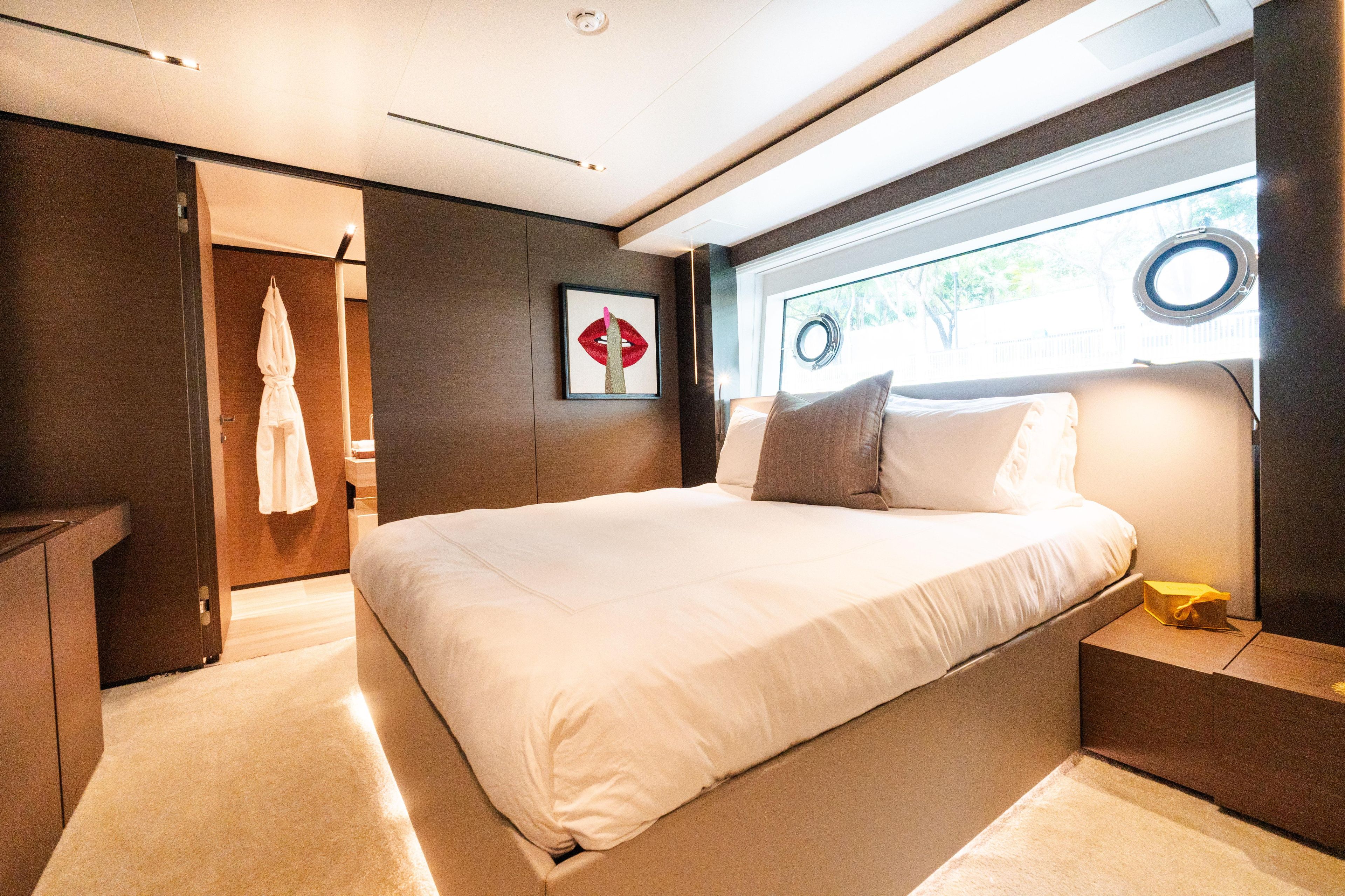 2018 Custom Line Navetta 33 – photo 31
