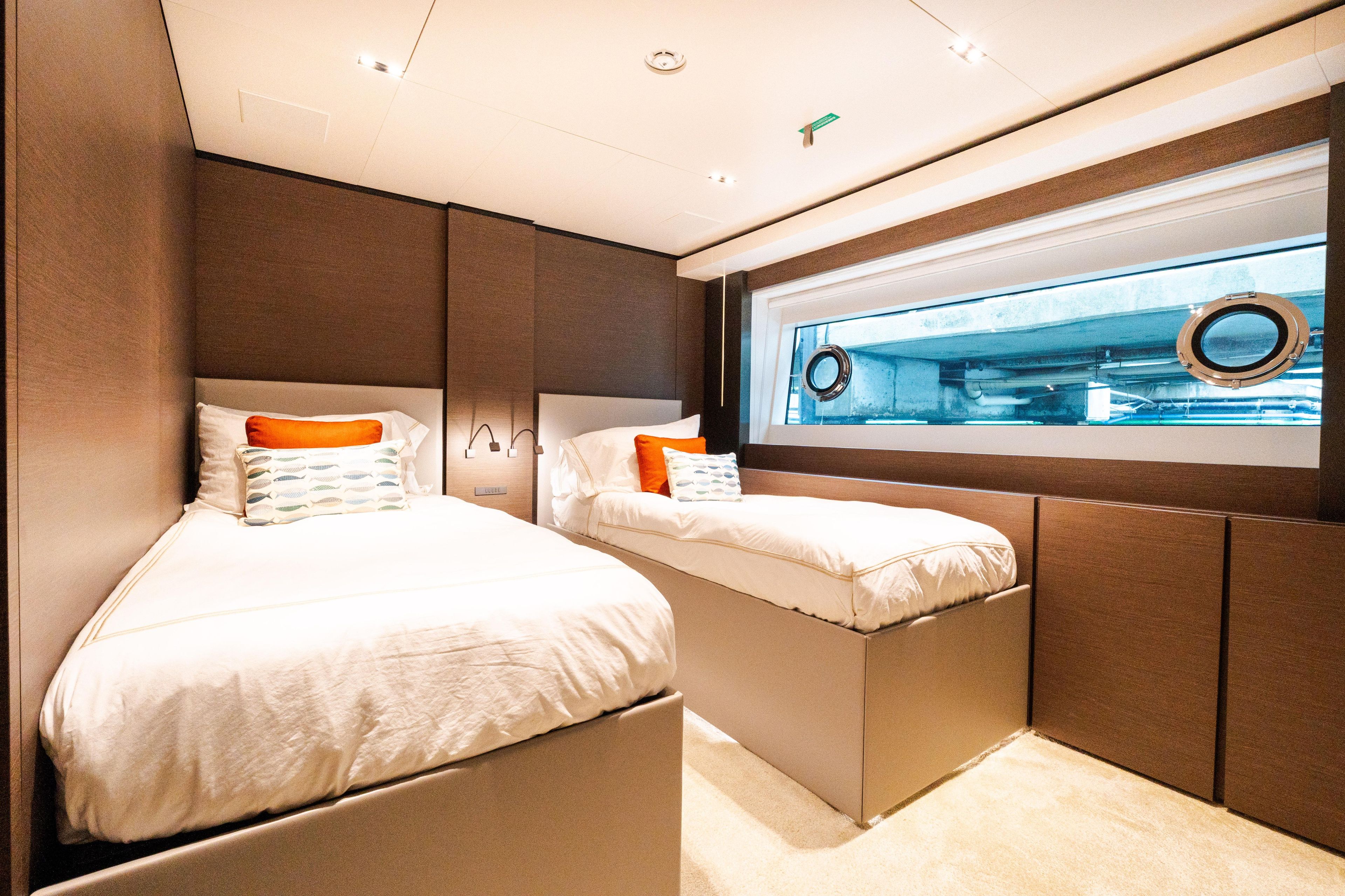 2018 Custom Line Navetta 33 – photo 38