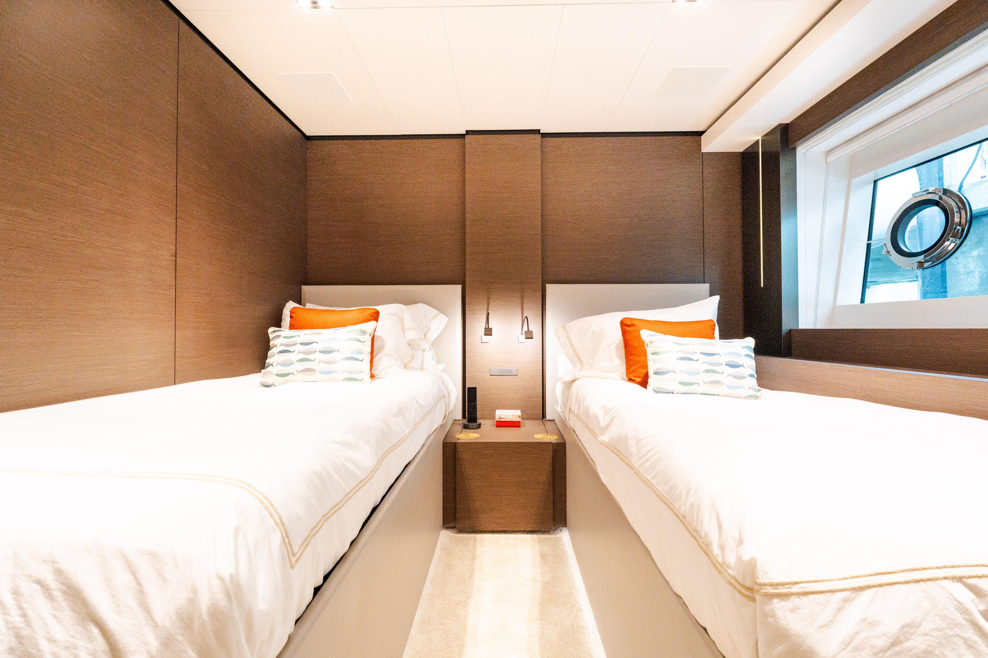 2018 Custom Line Navetta 33 – photo 39