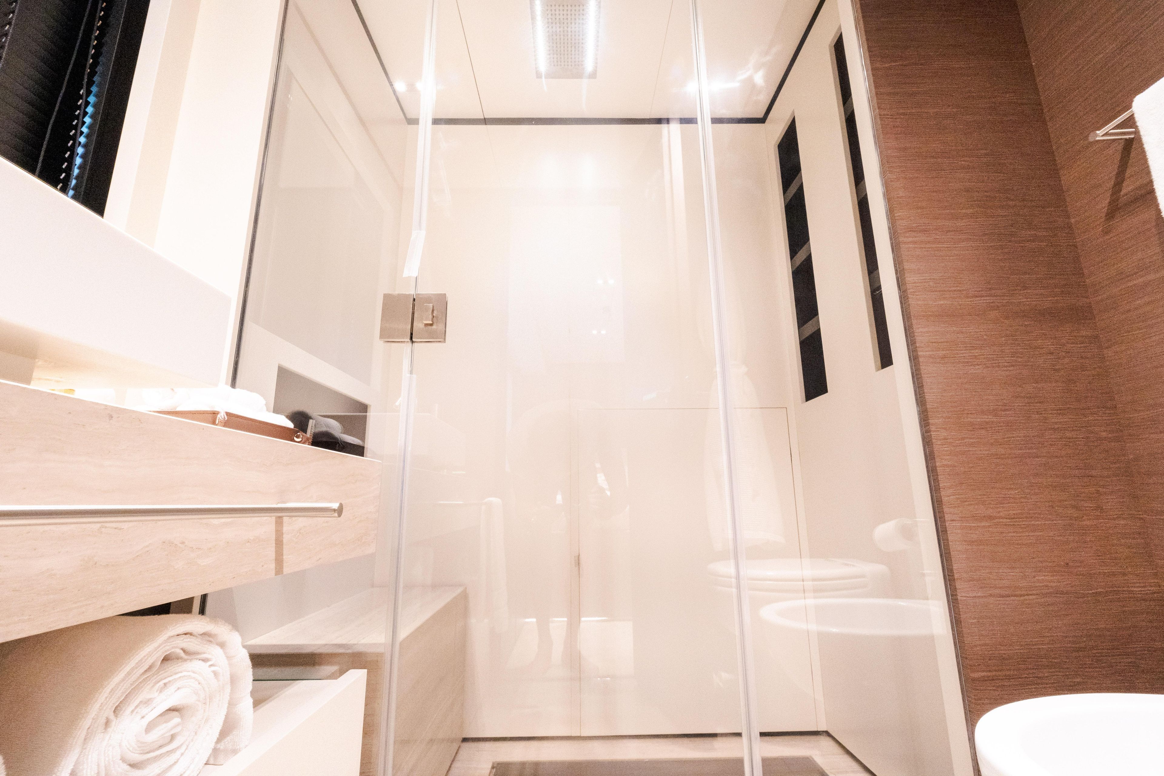 2018 Custom Line Navetta 33 – photo 41