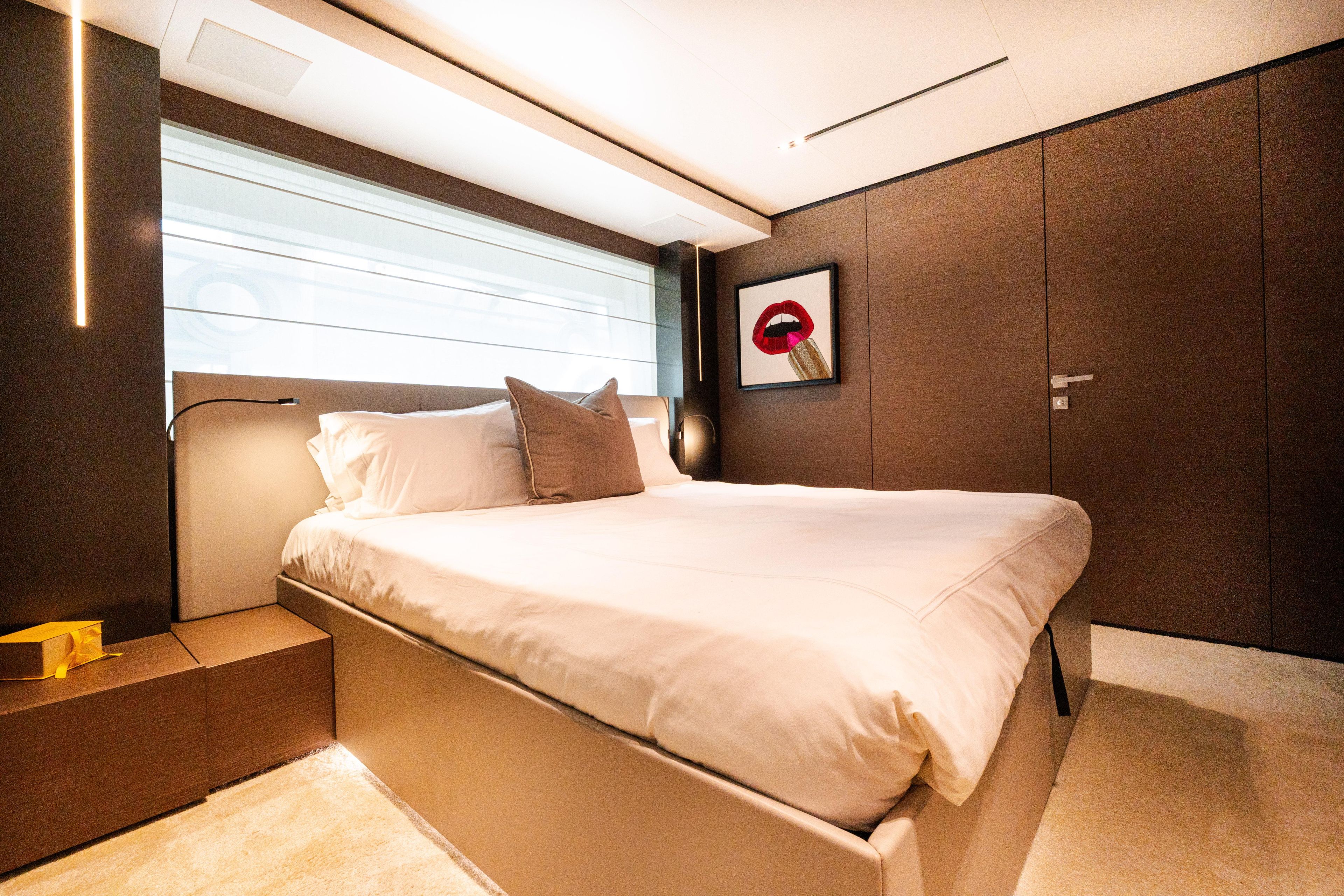 2018 Custom Line Navetta 33 – photo 46