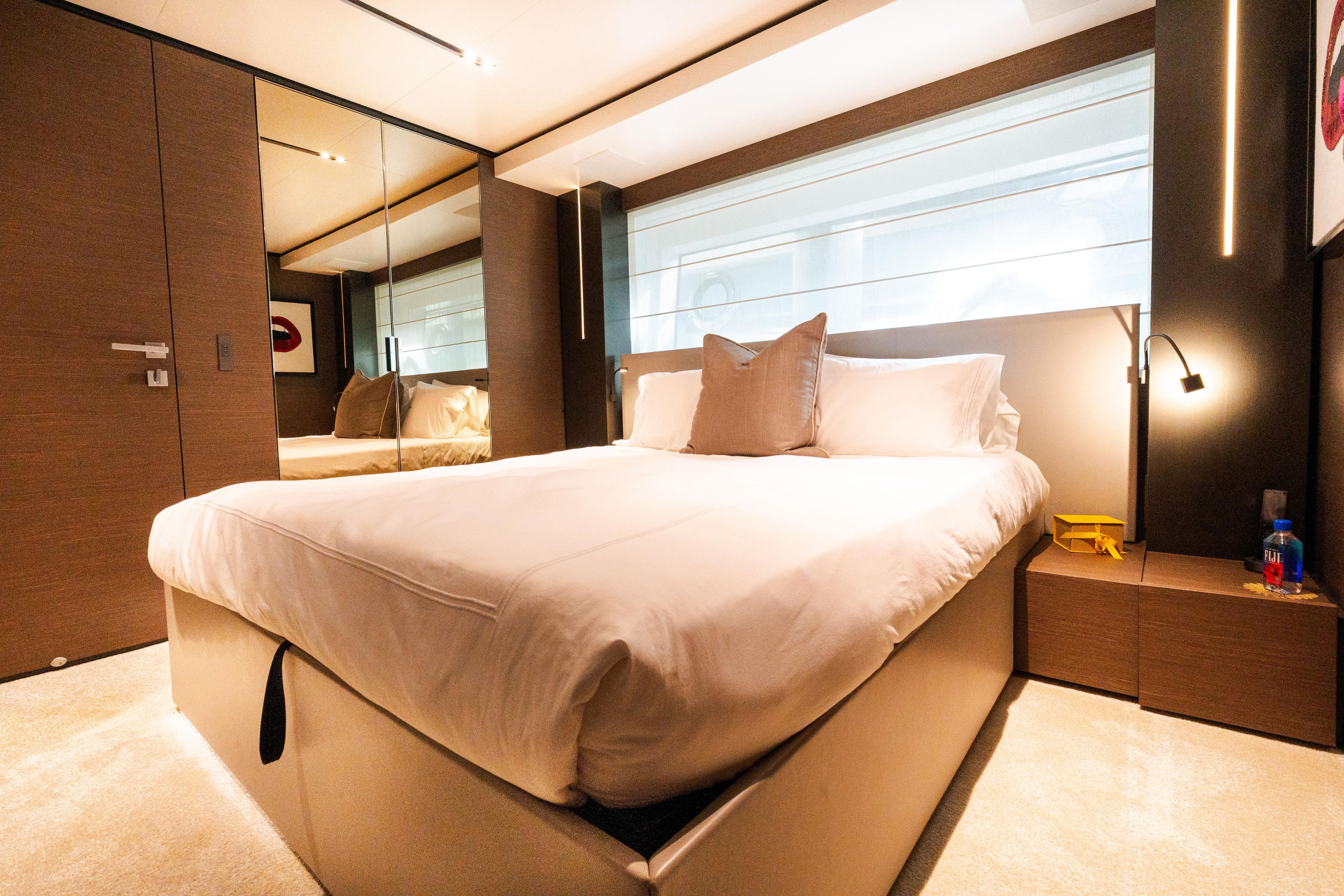 2018 Custom Line Navetta 33 – photo 45