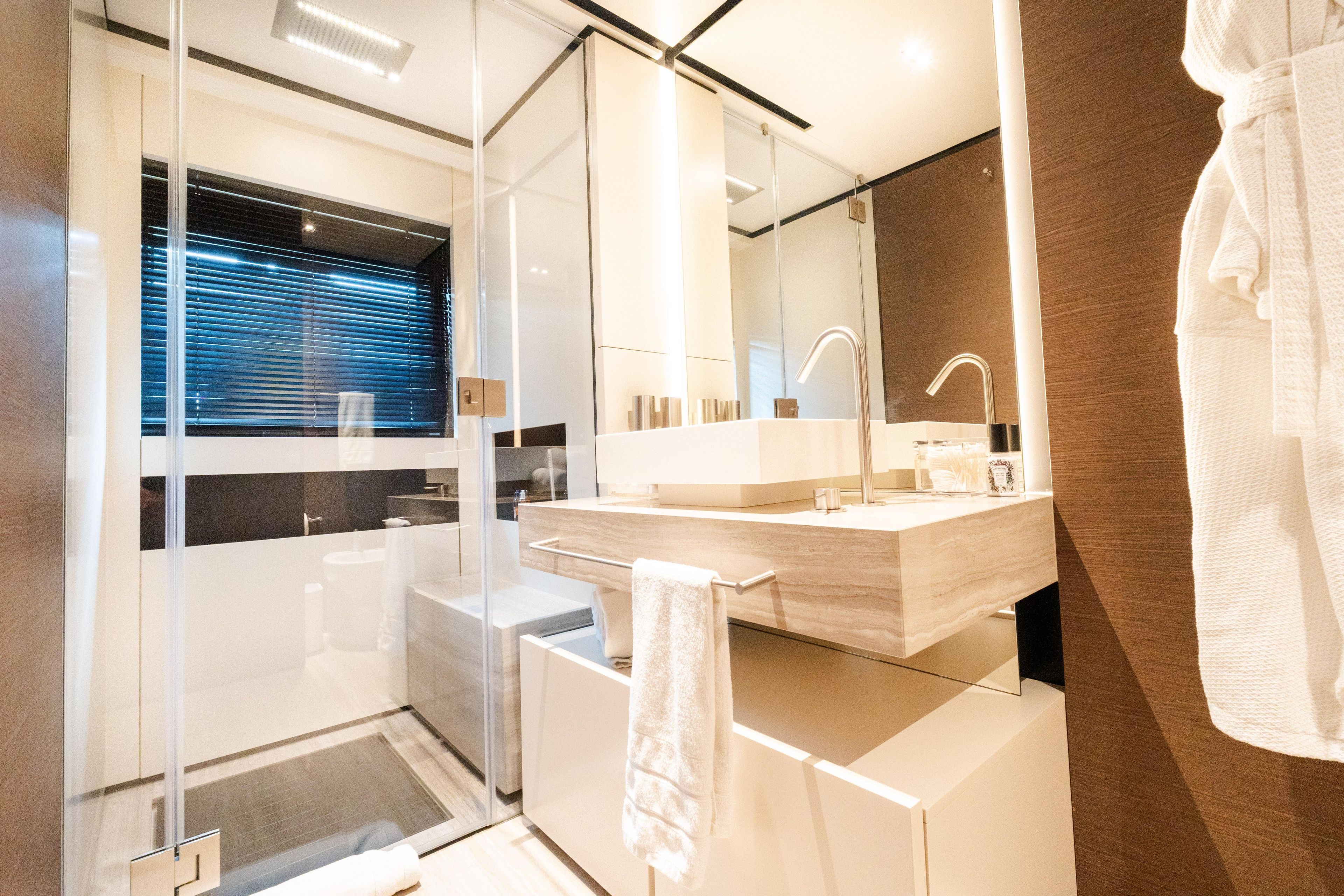 2018 Custom Line Navetta 33 – photo 47