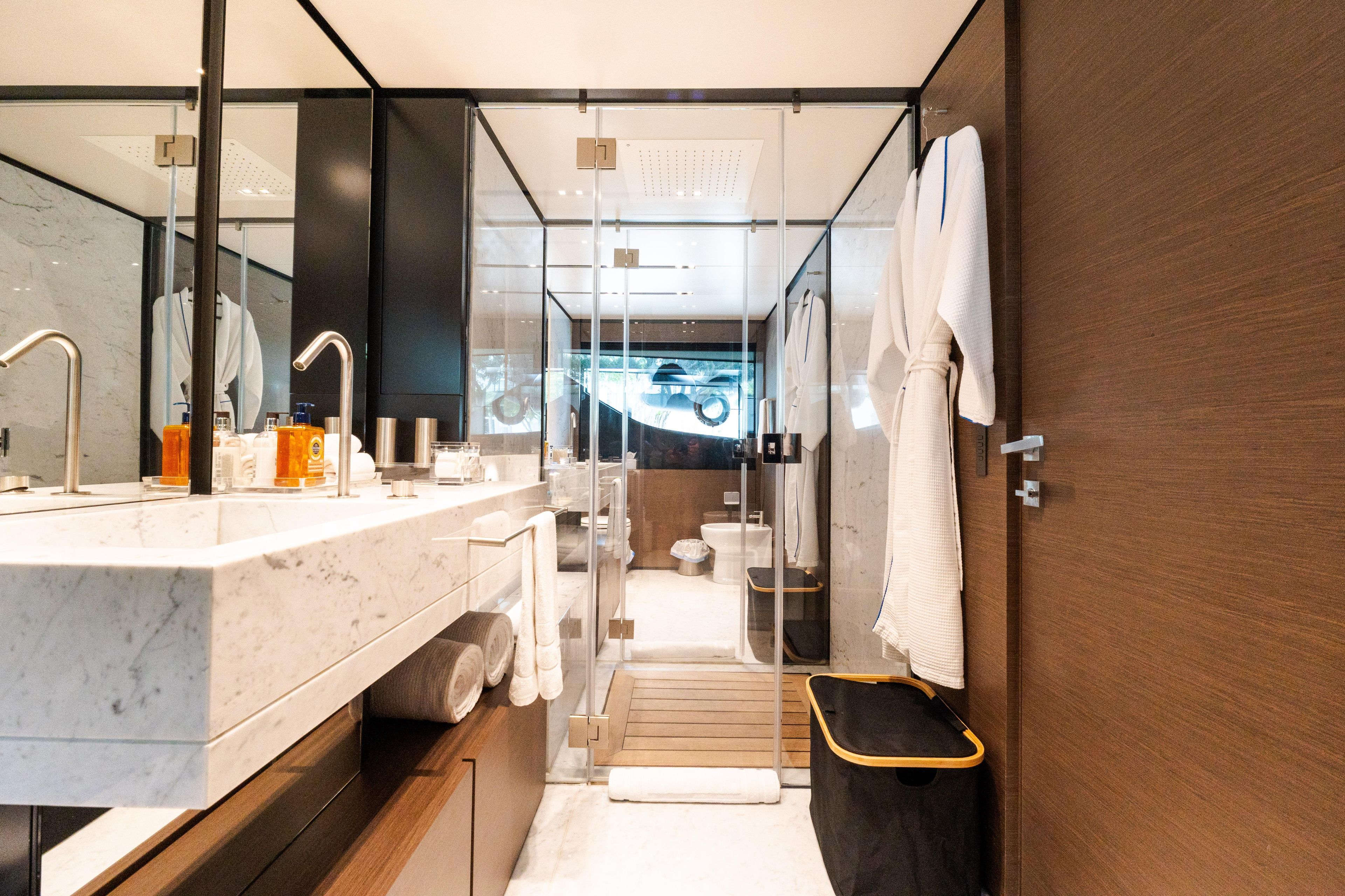 2018 Custom Line Navetta 33 – photo 54