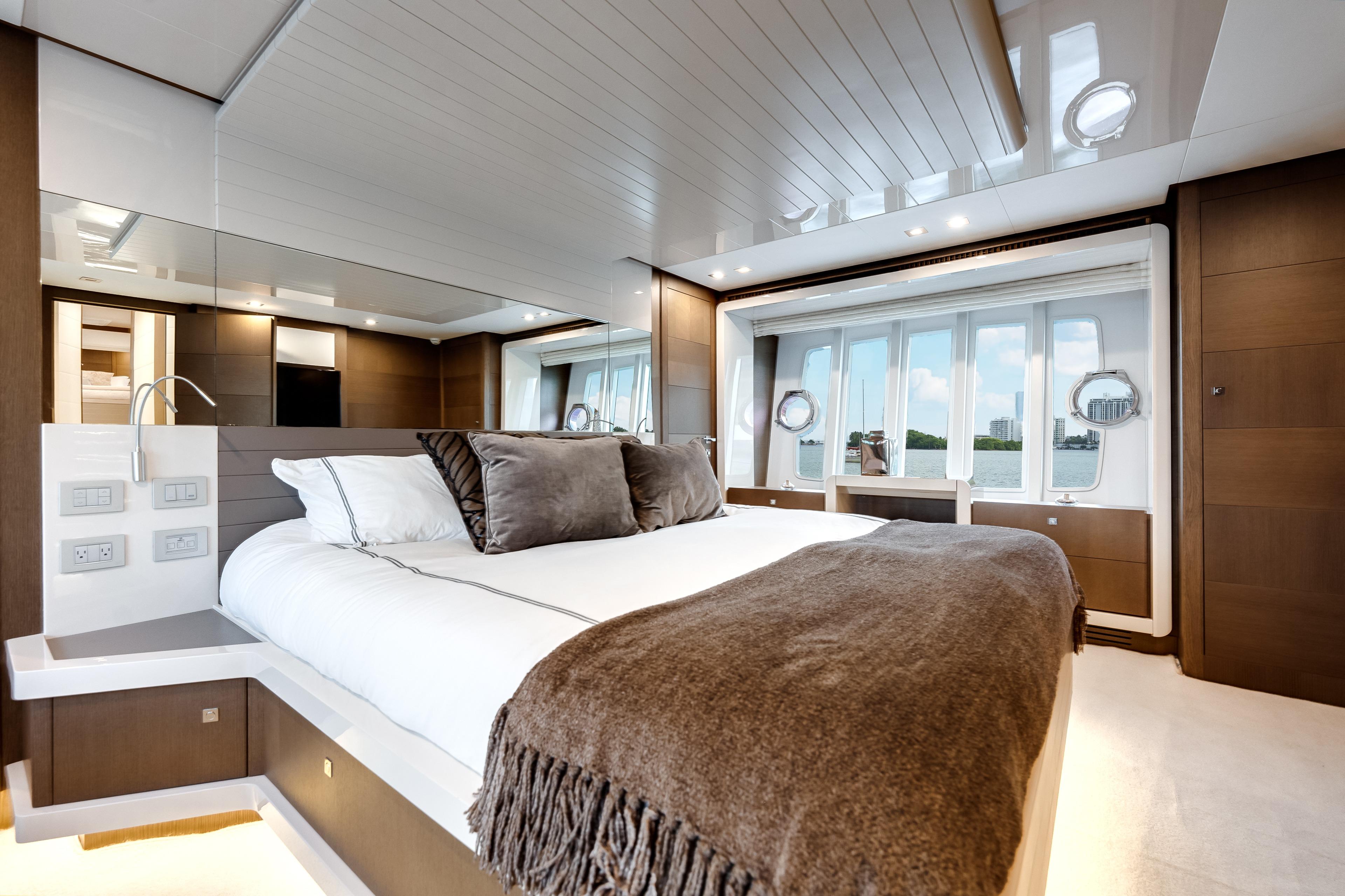2014 Ferretti 870 – photo 3