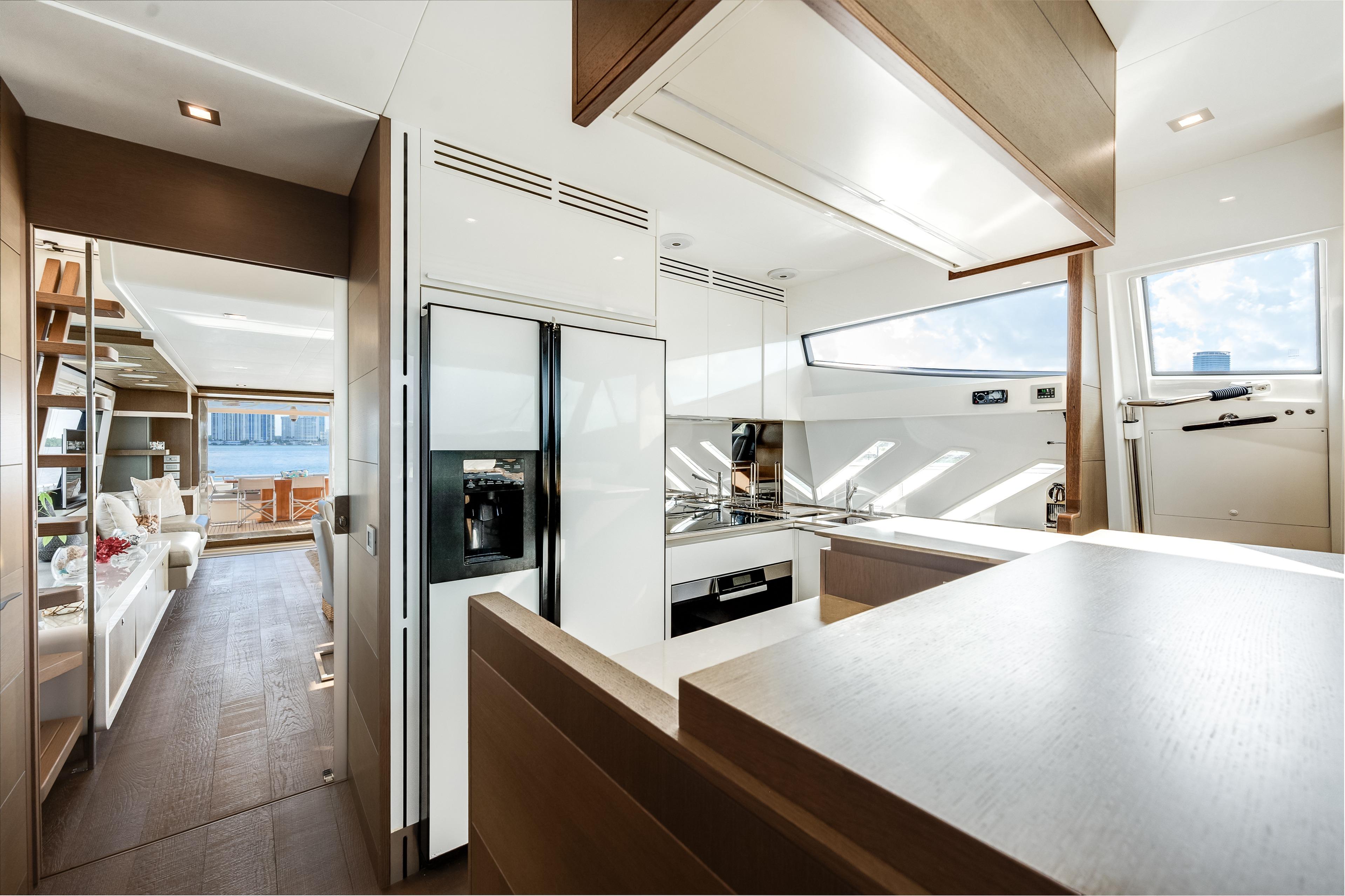 2014 Ferretti 870 – photo 16