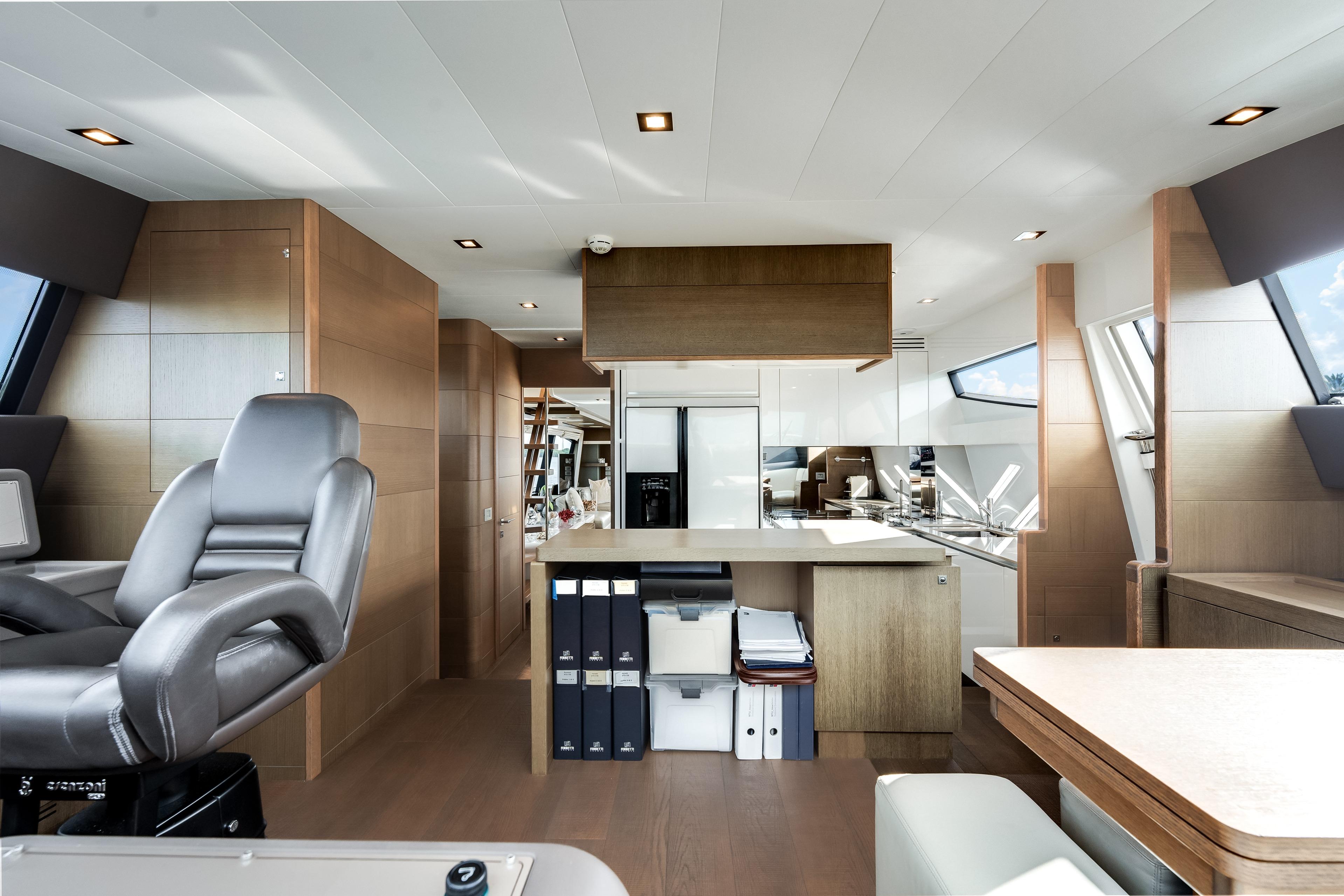 2014 Ferretti 870 – photo 17