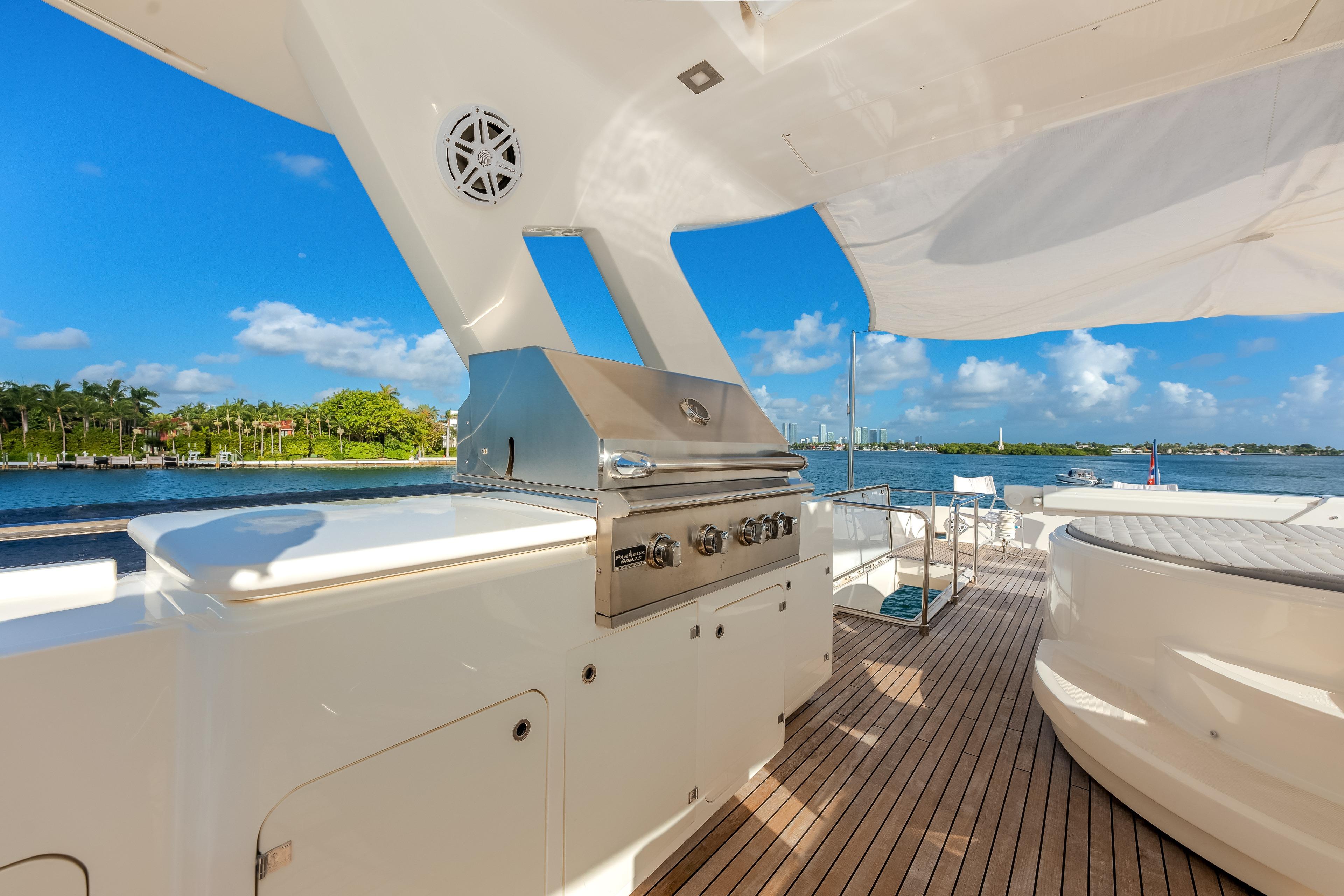 2014 Ferretti 870 – photo 33