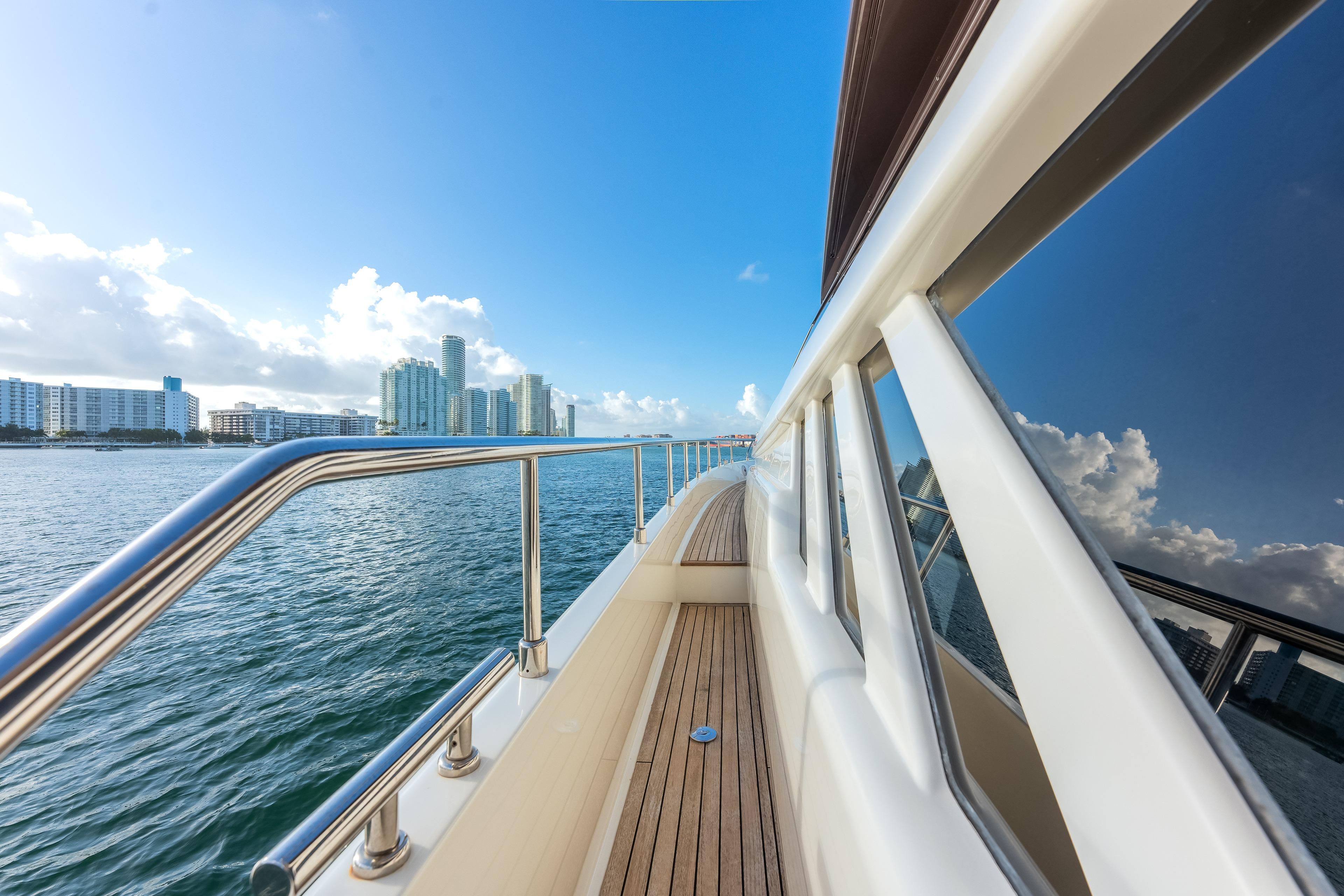 2014 Ferretti 870 – photo 39