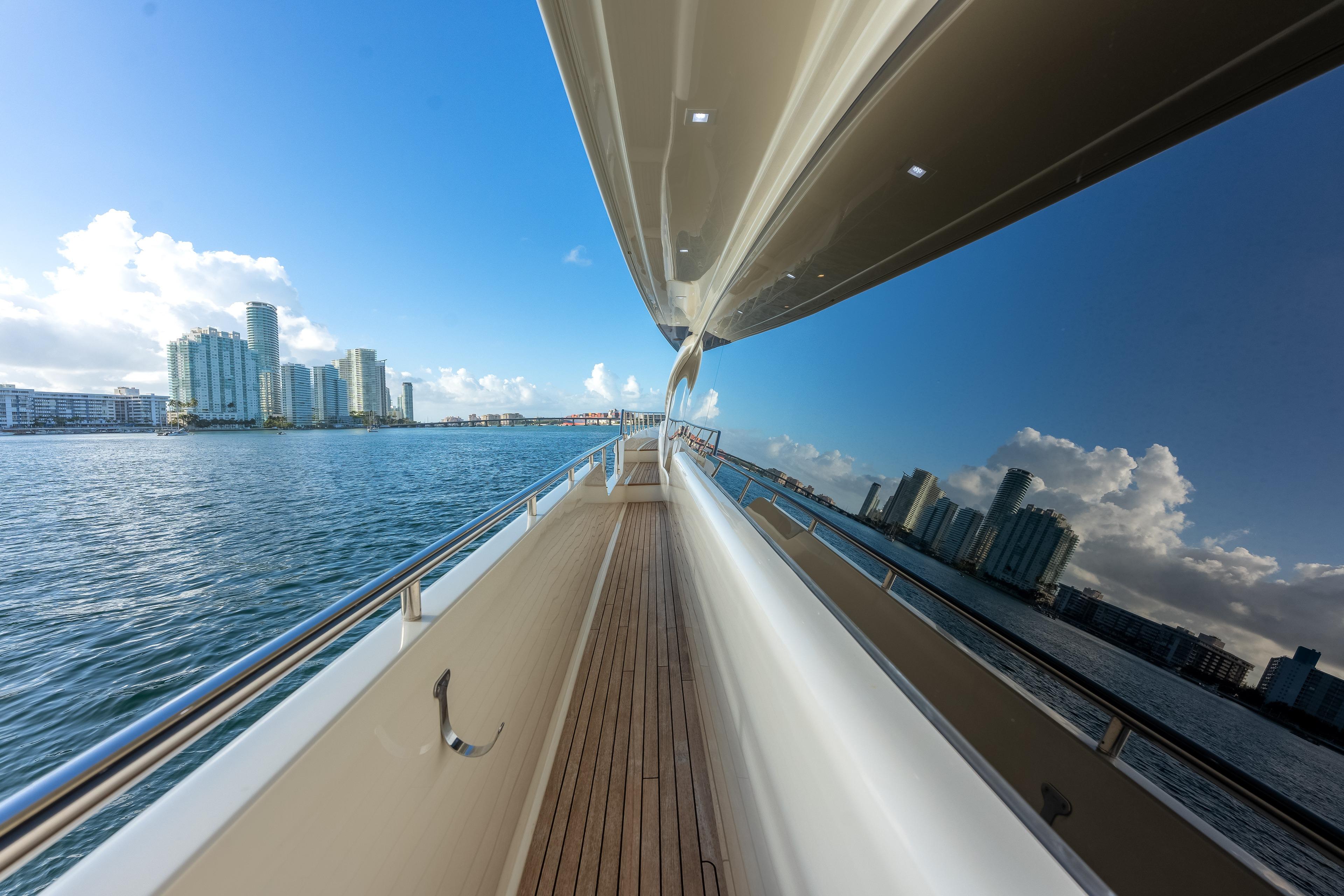 2014 Ferretti 870 – photo 40