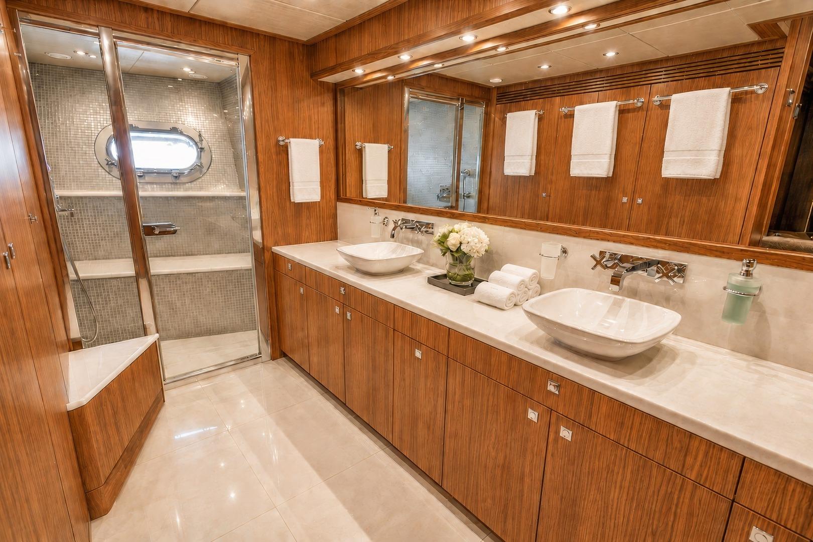 2014 Sunseeker 131 – photo 15