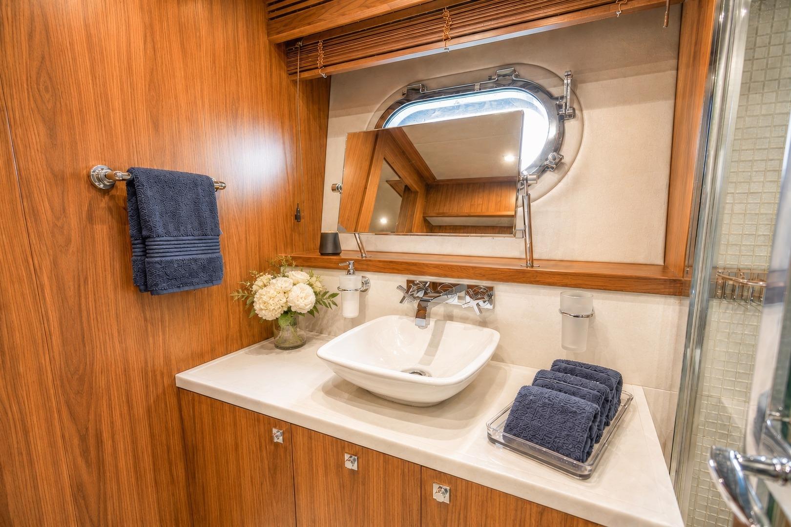 2014 Sunseeker 131 – photo 33