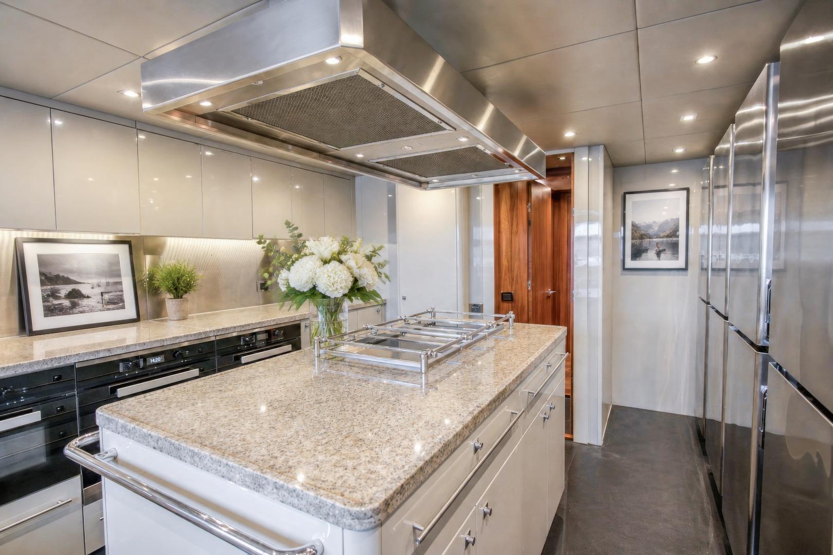 2014 Sunseeker 131 – photo 38