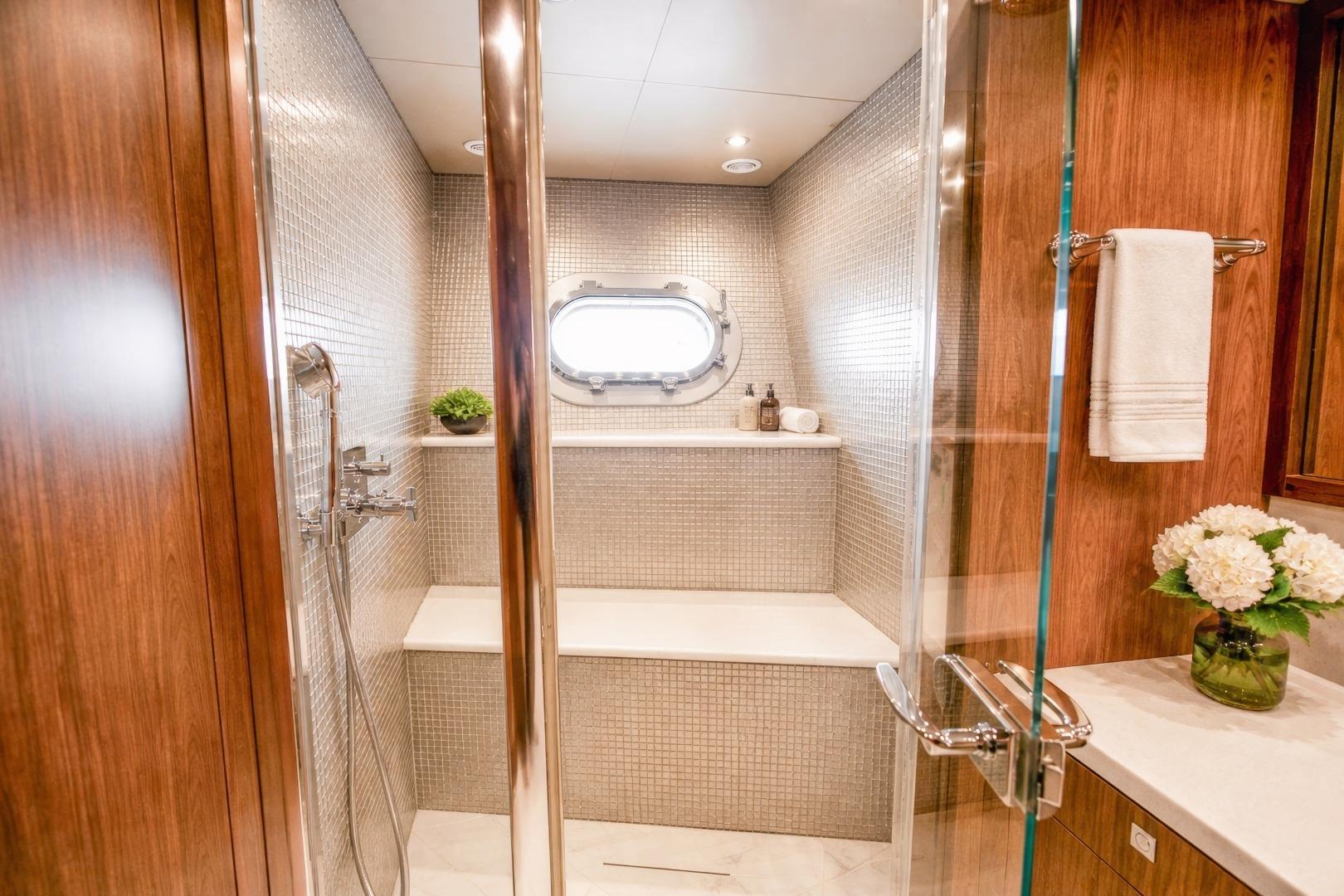 2014 Sunseeker 131 – photo 42